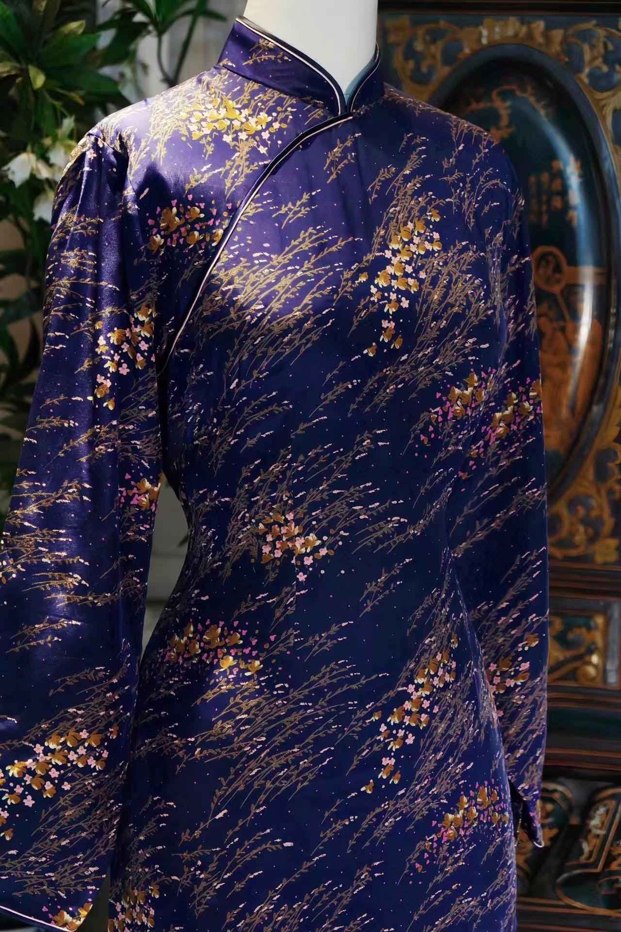 60年代 - 星夜蓝笺·六十年代手绘金枝梅岭南派古董旗袍 | 1960s - Midnight Blue Canvas: 1960s Vintage Cheongsam with Hand-Painted Gold-Branch Plum Motif in Lingnan Style