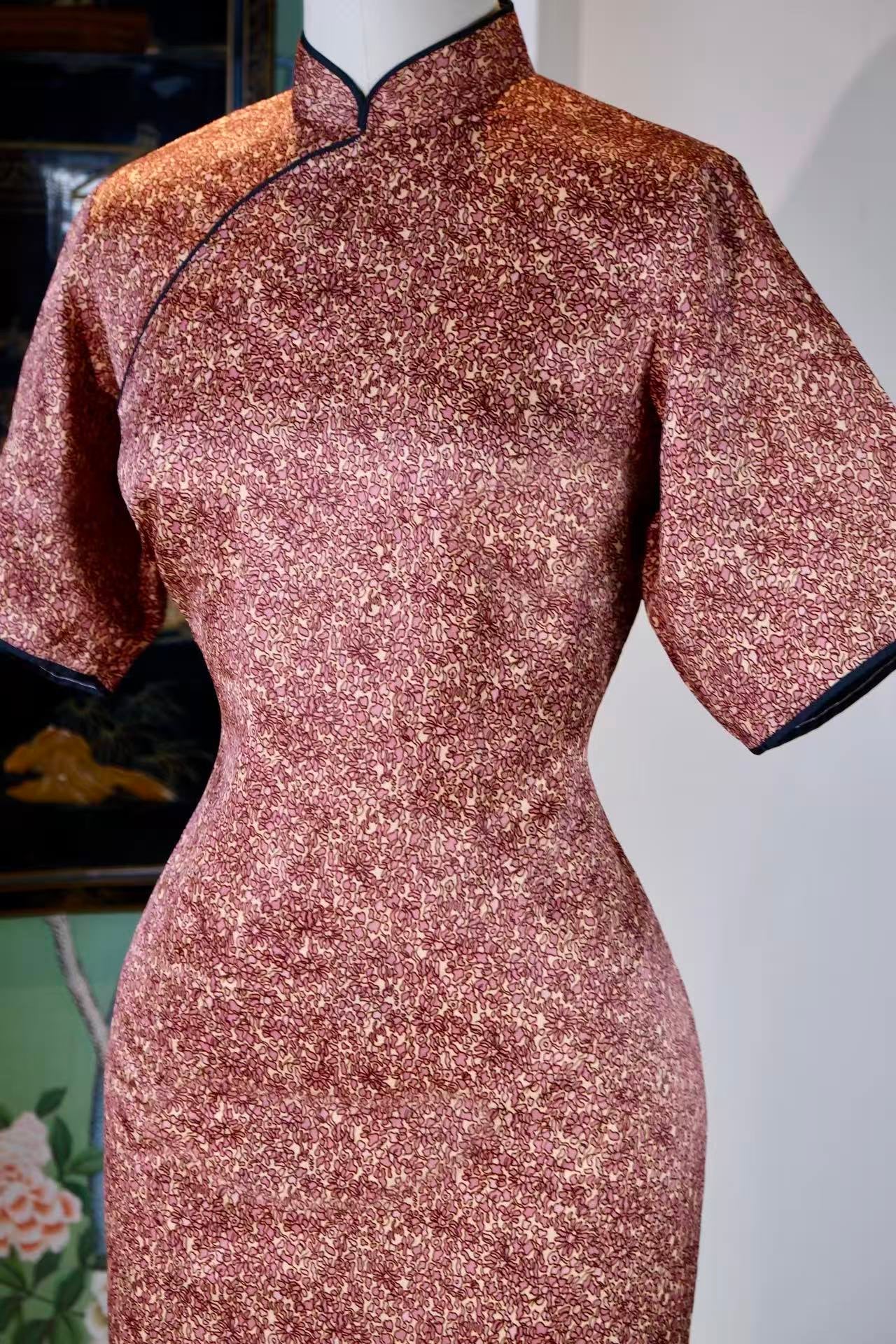 50年代 - 岁月馨香：五十年代台湾印花缎旗袍 | 1950s - Fragrance of Time: 1950s Taiwanese Printed Satin Qipao