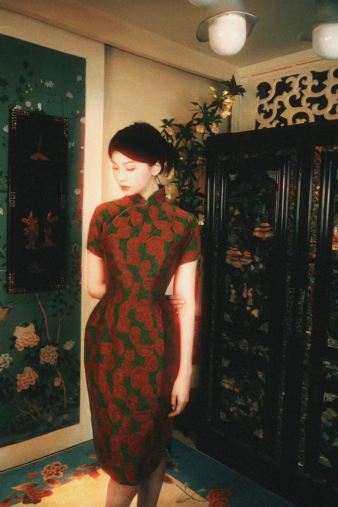 50年代 - 【烈焰蔷薇】Vintage 50s 油画玫瑰羊毛呢 线香绲港式三角腰花瓶底短旗袍 | 1950s - 【Blazing Rose】Vintage 50s Wool Felt Qipao with Oil-Paint Rose Pattern & Incense Stick Piping