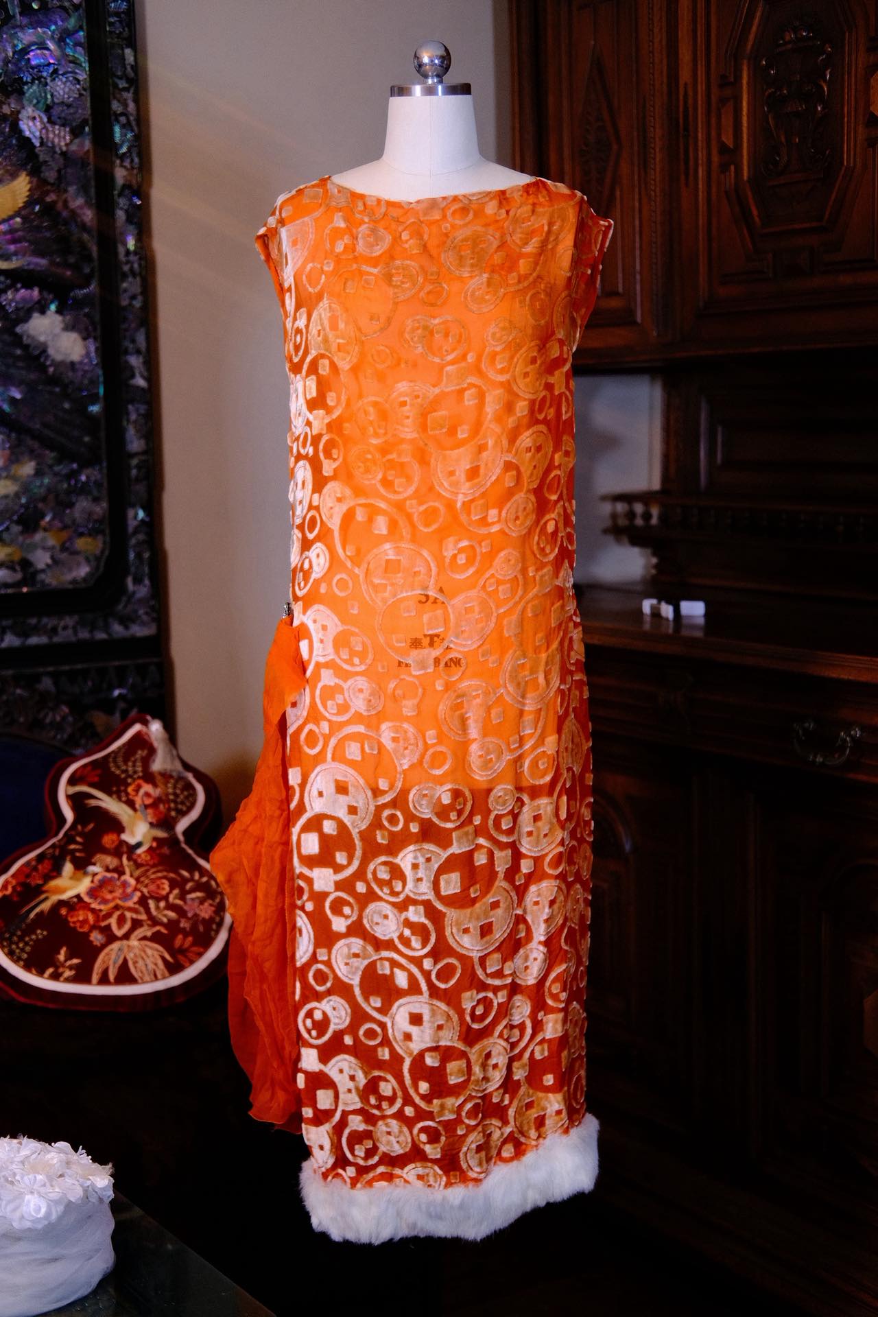 鎏金岁月：民国廿年真丝烧花丝绒Art Deco兔毛裙考 | Gilded Years: A Study of a Republic of China Year 20 (1930s) Silk Devoré Velvet Art Deco Dress with Rabbit Fur