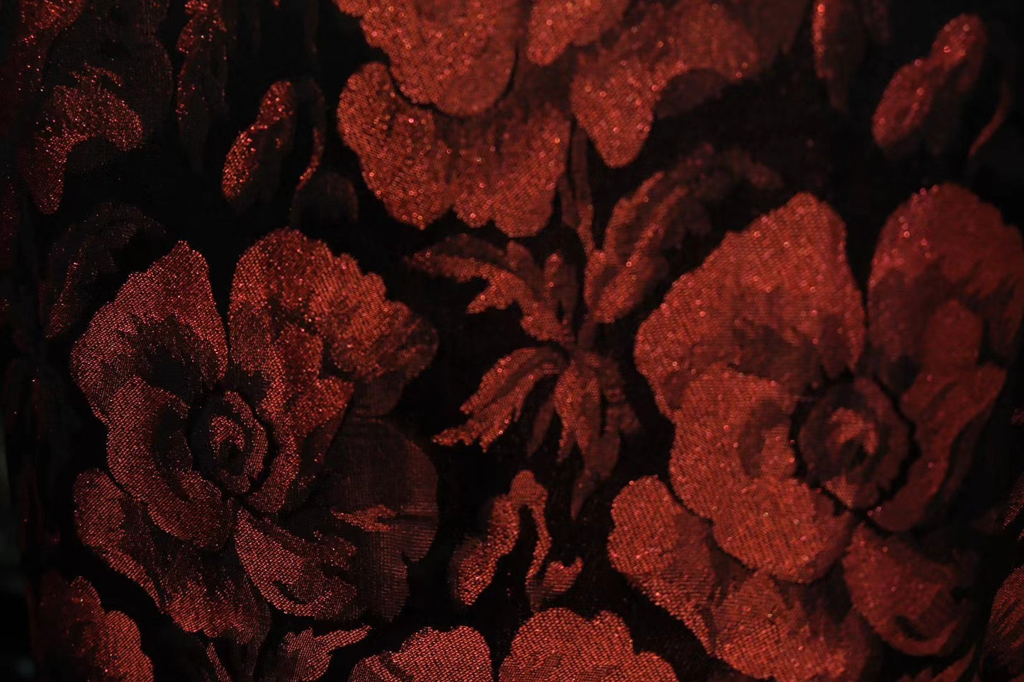 50年代 - 香港经典 黑地红金繁花织锦/织金提花三角腰中长款古董旗袍：【暗香浮金】| 1950s - Classic Hong Kong Qipao: Black-Base Red-Gold All-Over Floral Brocade/Jacquard, Triangular Waist, Mid-Length Antique Style: "Hidden Fragrance, Floating Gold"