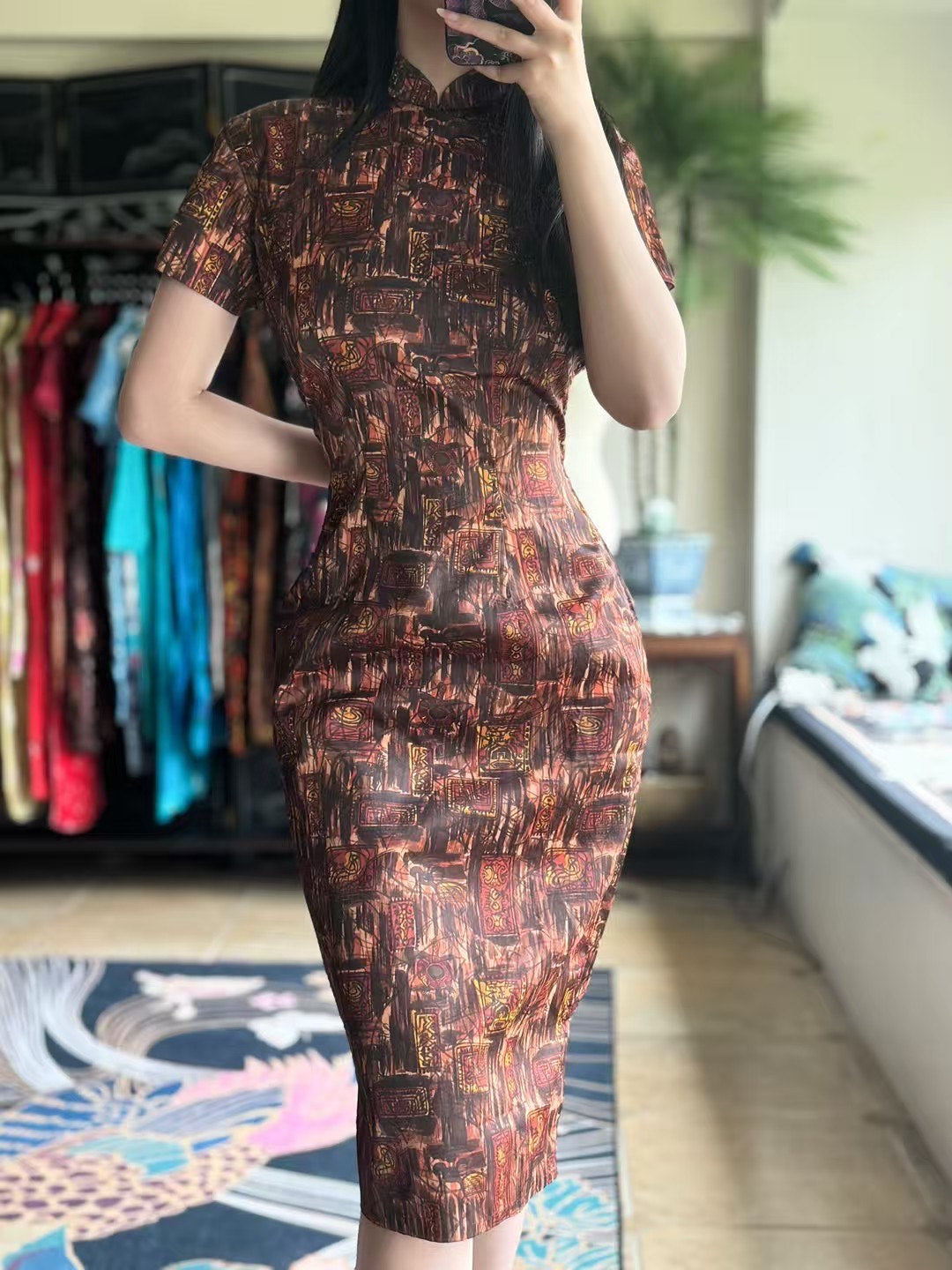 50年代 - ‘褐影留金’·五十年代港式抽象趣味印花防水面料修身短袖古董旗袍 / 1950s - ‘Sepia Gilded’·1950s Hong Kong Style Abstract-Print Water-Resistant Fabric Fitted Cap-Sleeve Antique Qipao