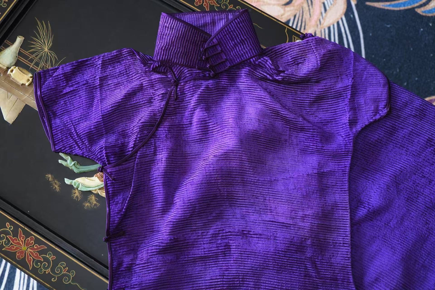 30年代 - 电光紫灯芯绒曳地旗袍：三十年代末的摩登谶语 | 1930s - Electric Purple Corduroy Floor-Length Cheongsam: A Modern Prophecy of the Late 1930s