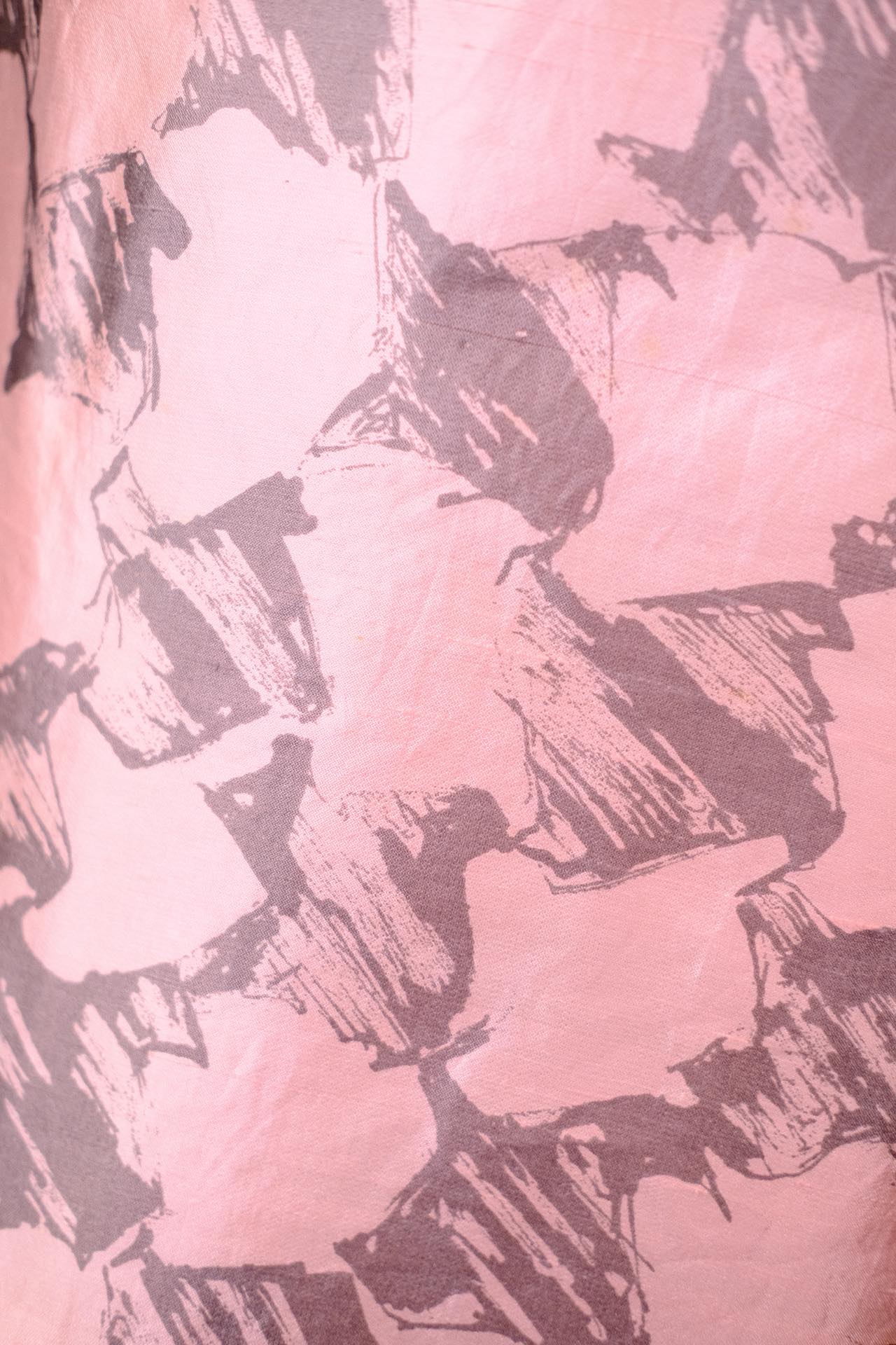 50年代 - 粉墨抽象：双宫真丝上的五十年代先锋艺术 | 1950s - Pink and Ink Abstraction: 1950s Avant-Garde Art Rendered on Shantung Silk