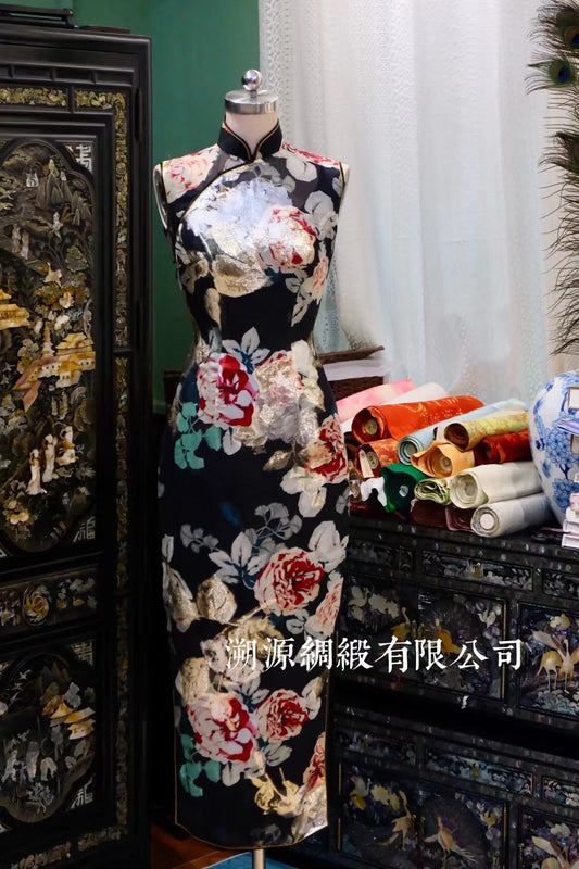 客定结缘 - Ruffo Coli暗夜繁花·鎏金大花卉印染真丝旗袍礼裙 | Customized Design - "Midnight Blooms" - Gilded Grand Floral Print Silk Cheongsam Gown