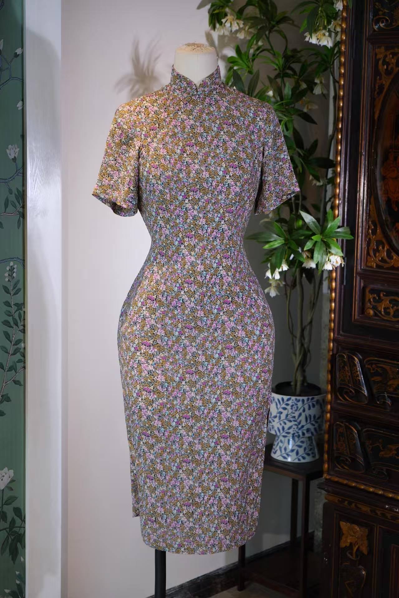 60年代 - 繁花入梦：六十年代台湾古董旗袍鉴赏 | 1960s - Dreams of Flourishing Blooms: An Appreciation of a 1960s Taiwan Antique Qipao