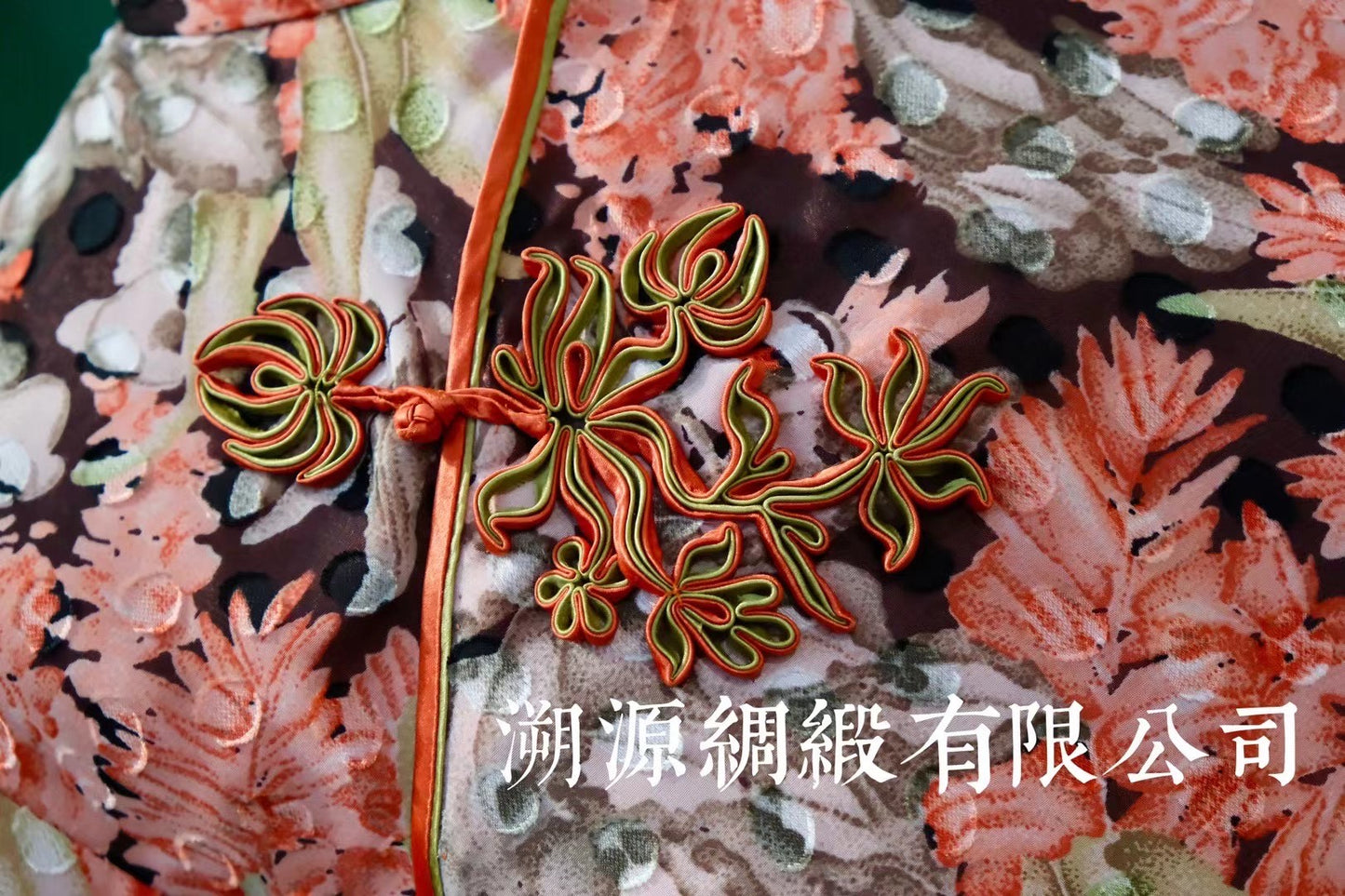 60年代 - 珊瑚夢華：暗底花葉紋七分袖優雅旗袍 | 1960s - The Coral Dream: Dark Ground Floral Leaf Three-Quarter Sleeve Qipao