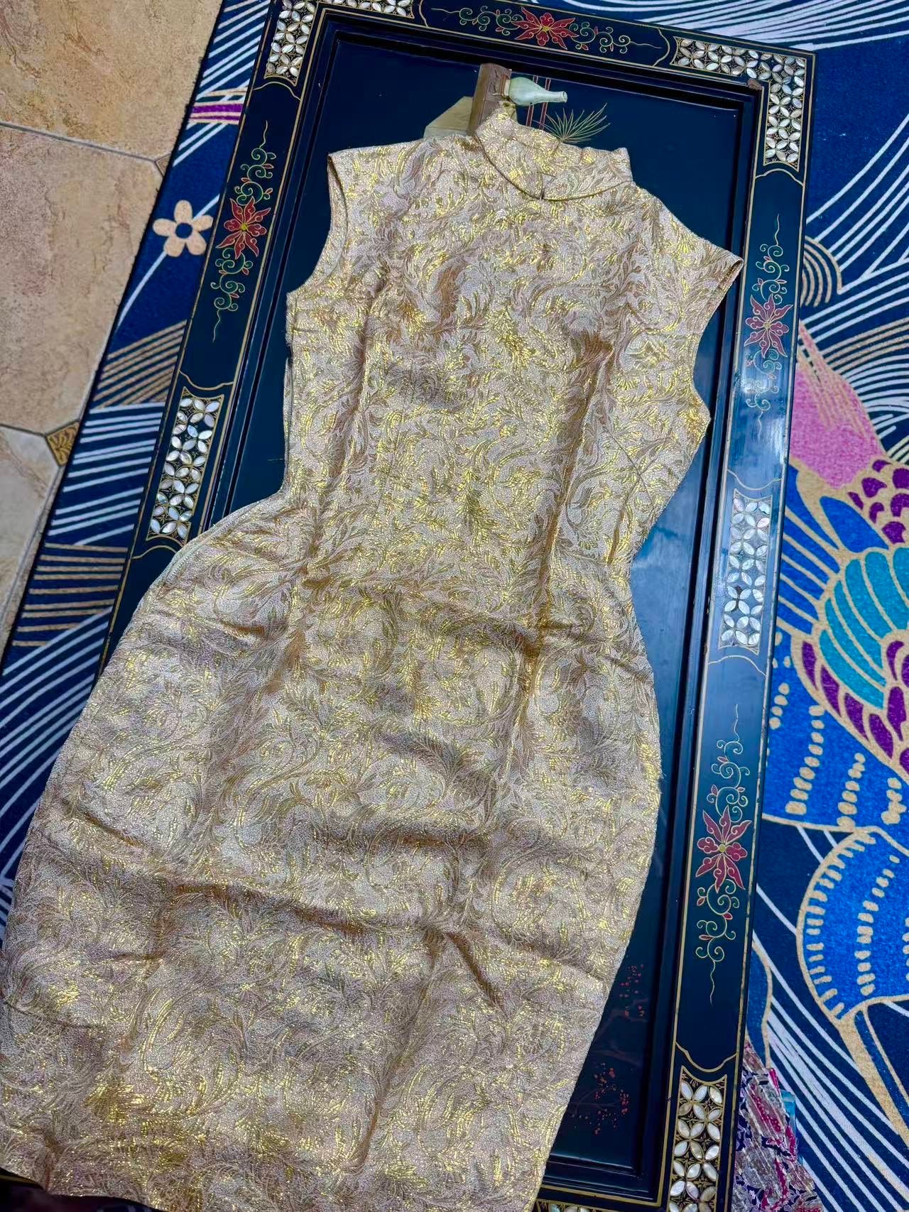 60年代 - 香江遗珍·米色织金提花浮雕缠枝莲古董旗袍 | 1960s - Hong Kong's Treasured Relic: Vintage Off-White Cheongsam with Gold Brocade Jacquard Relief Lotus