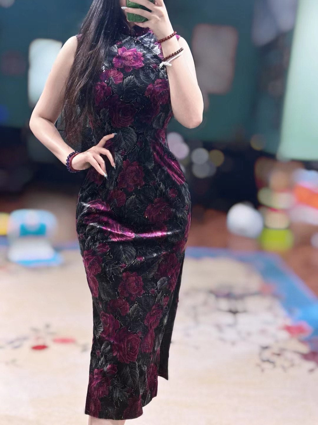 60年代 - 老上海风情：紫黑撞色丝绒浮雕金丝玫瑰无袖古董旗袍 | 1960s - Old Shanghai Opulence: Plum & Black Contrasting Velvet Gold-Thread Raised Rose Sleeveless Vintage Qipao/Cheongsam