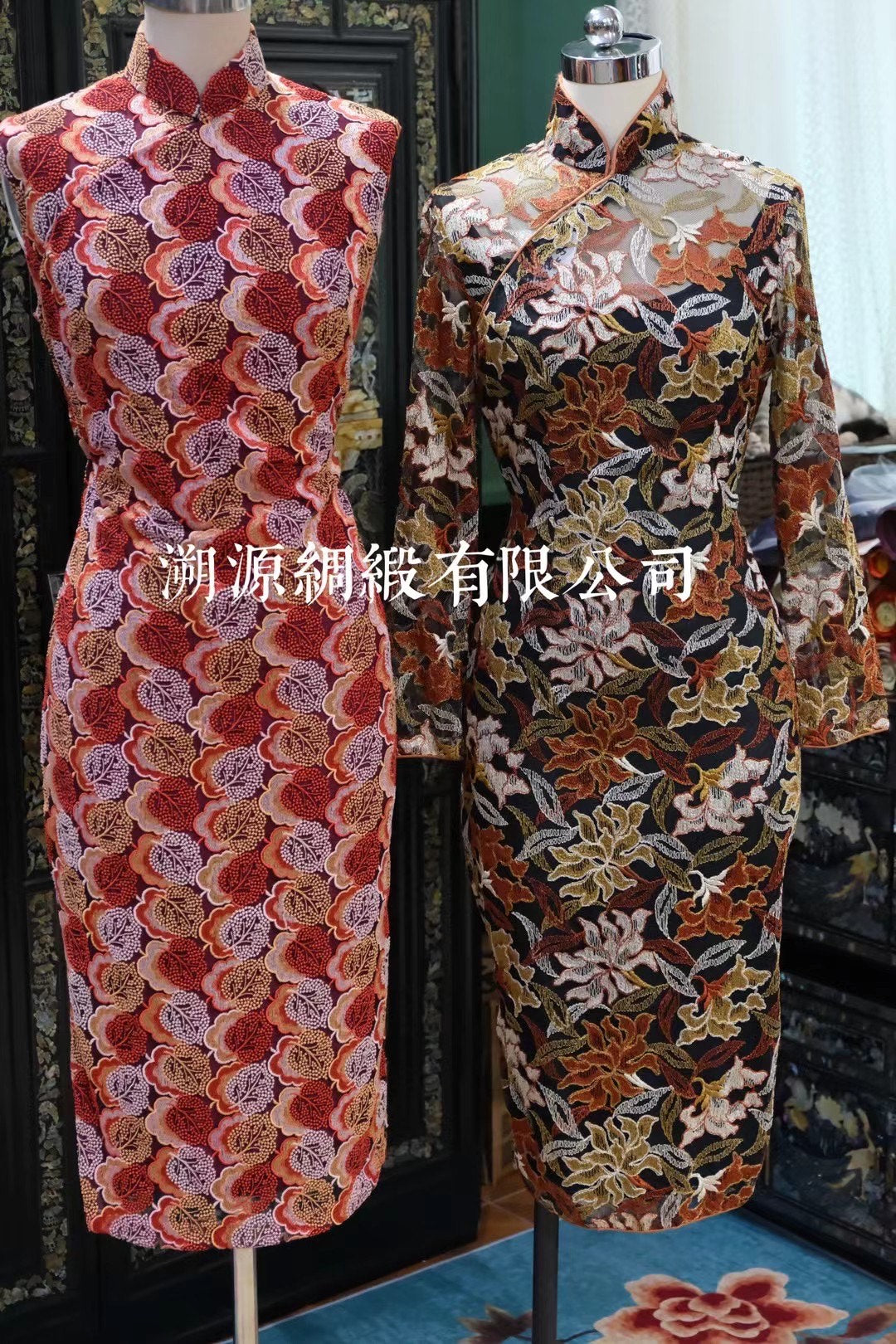 60年代 - 刺繡蕾絲梅花樹葉港工旗袍 (紅底無袖款) | 1960s - Embroidered Lace Plum Blossom and Foliage Hong Kong-Style Qipao (Red Base Sleeveless)