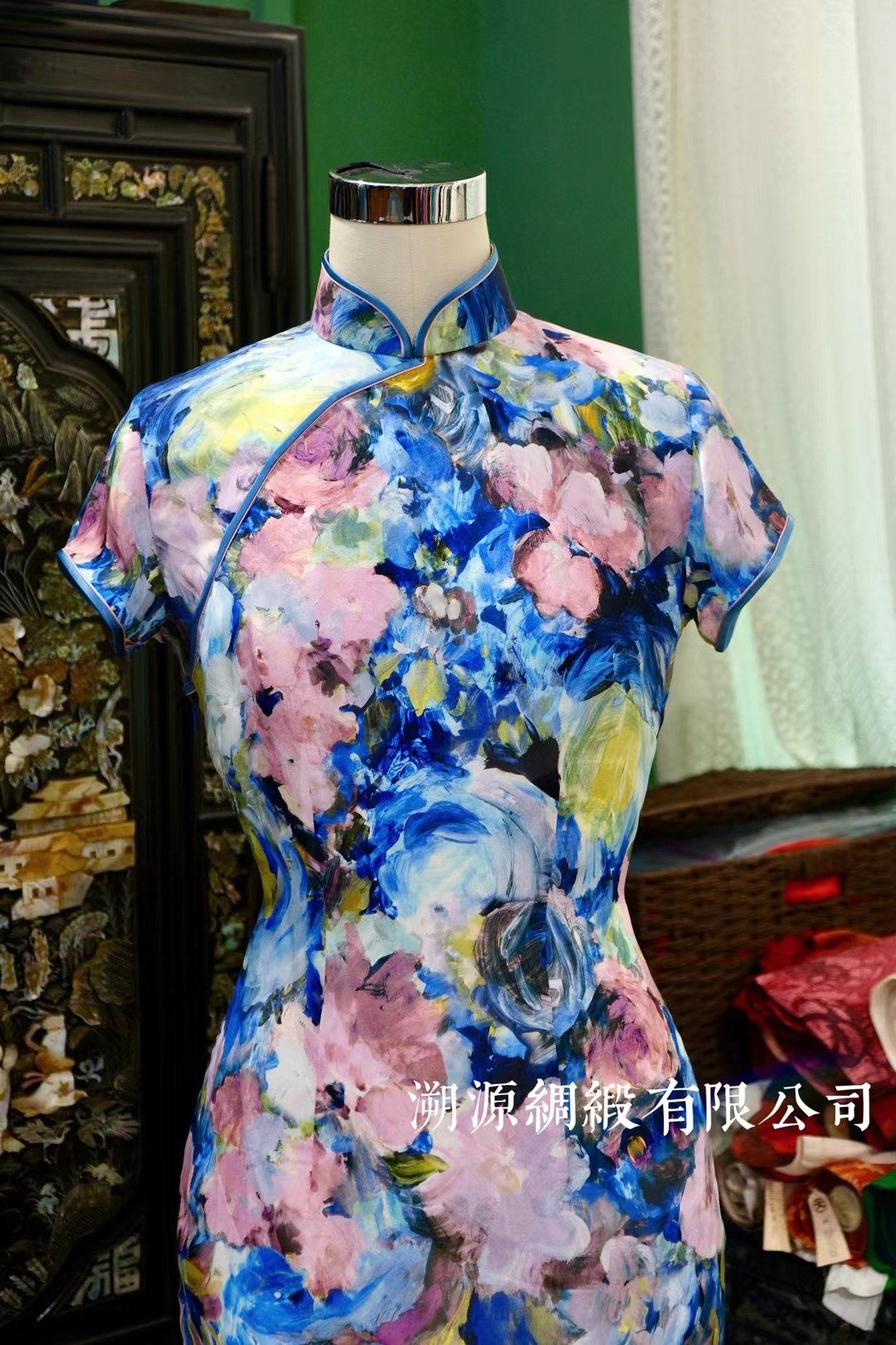 客定结缘 -【Ruffo Coli 致臻·印象派画意】奢华真丝油画旗袍 |  Customized Design - 【Ruffo Coli Opulence · Impressionist Canvas】Luxury Silk Oil Painting Qipao