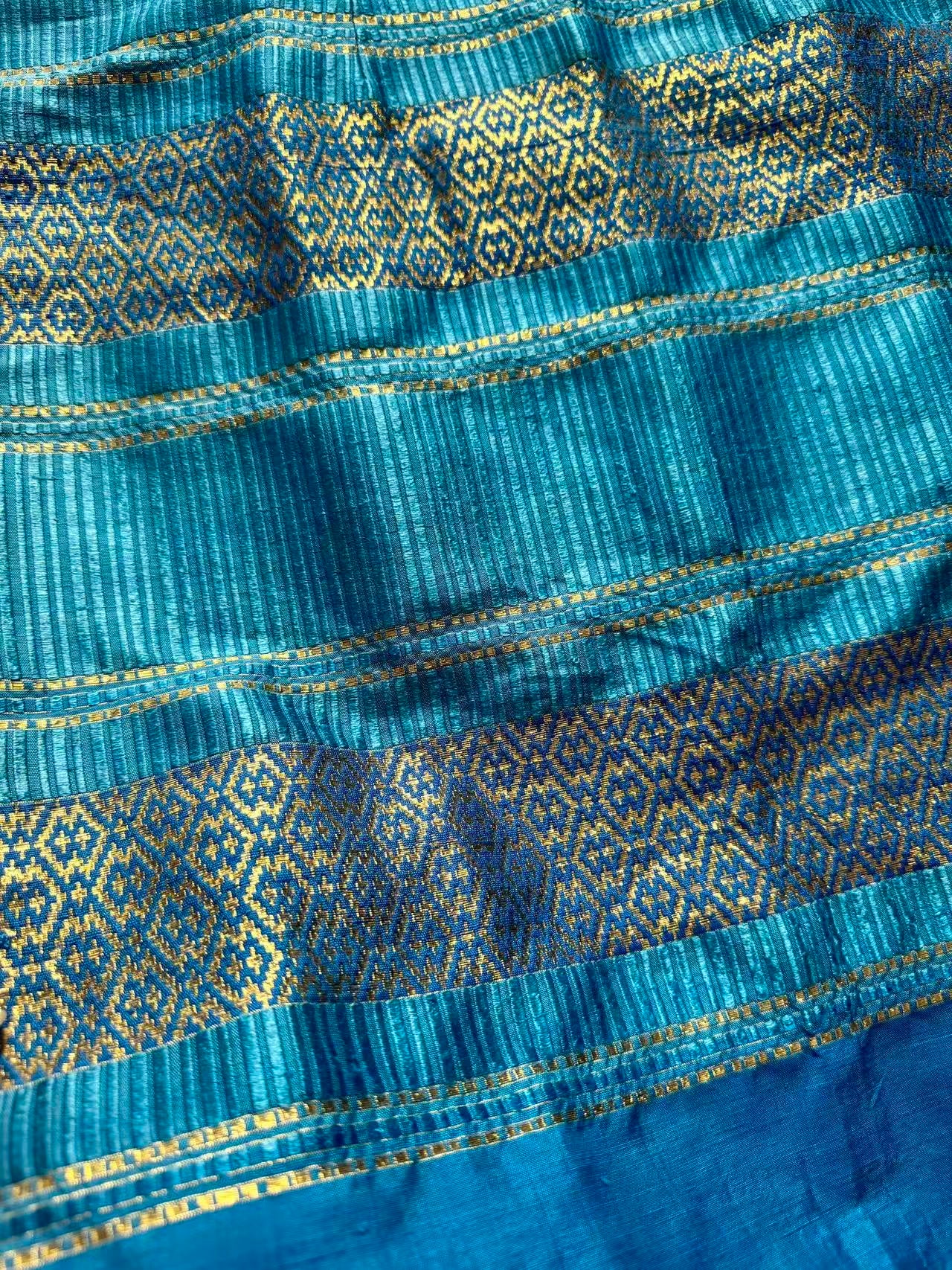 50年代 - 五十年代织金双宫真丝旗袍：香江霓裳的时光密码 | 1950s - 1950s Gold-Woven Double-Cousin Silk Qipao: The Temporal Code of Hong Kong Raiment