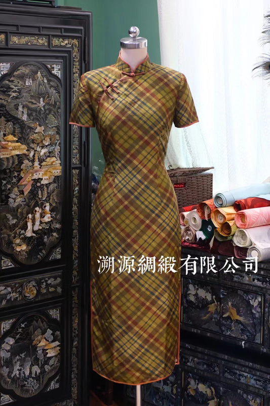 60年代 - 知性年代·橄榄格：复古港工手作一字盘口古董旗袍 | 1960s - The Olive Plaid Scholar: Vintage Hong Kong Craft 'Yizi' Frog Button Qipao