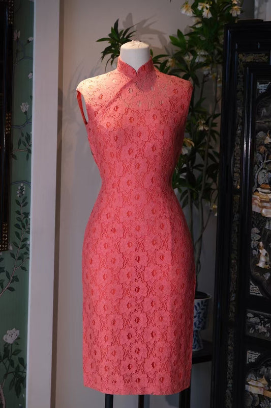 60年代 - 夏日西柚・姐妹花：法式蕾絲挖胸款＆織銀花卉氣泡粉古董港式旗袍套組 / 1960s - Summer Grapefruit Duo - Sister Act: French Lace Keyhole Qipao & Silver-Woven Floral Bubblegum Pink Antique Hong Kong Qipao Set