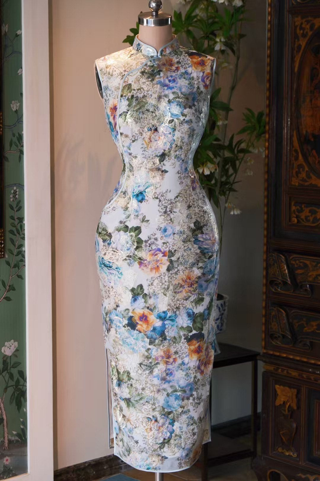 客定结缘 - Ruffo coli 织金莫奈：印象派光影无袖旗袍 |  Customized Design - Ruffo coli Woven Gold: Impressionist Light & Shadow Sleeveless Qipao