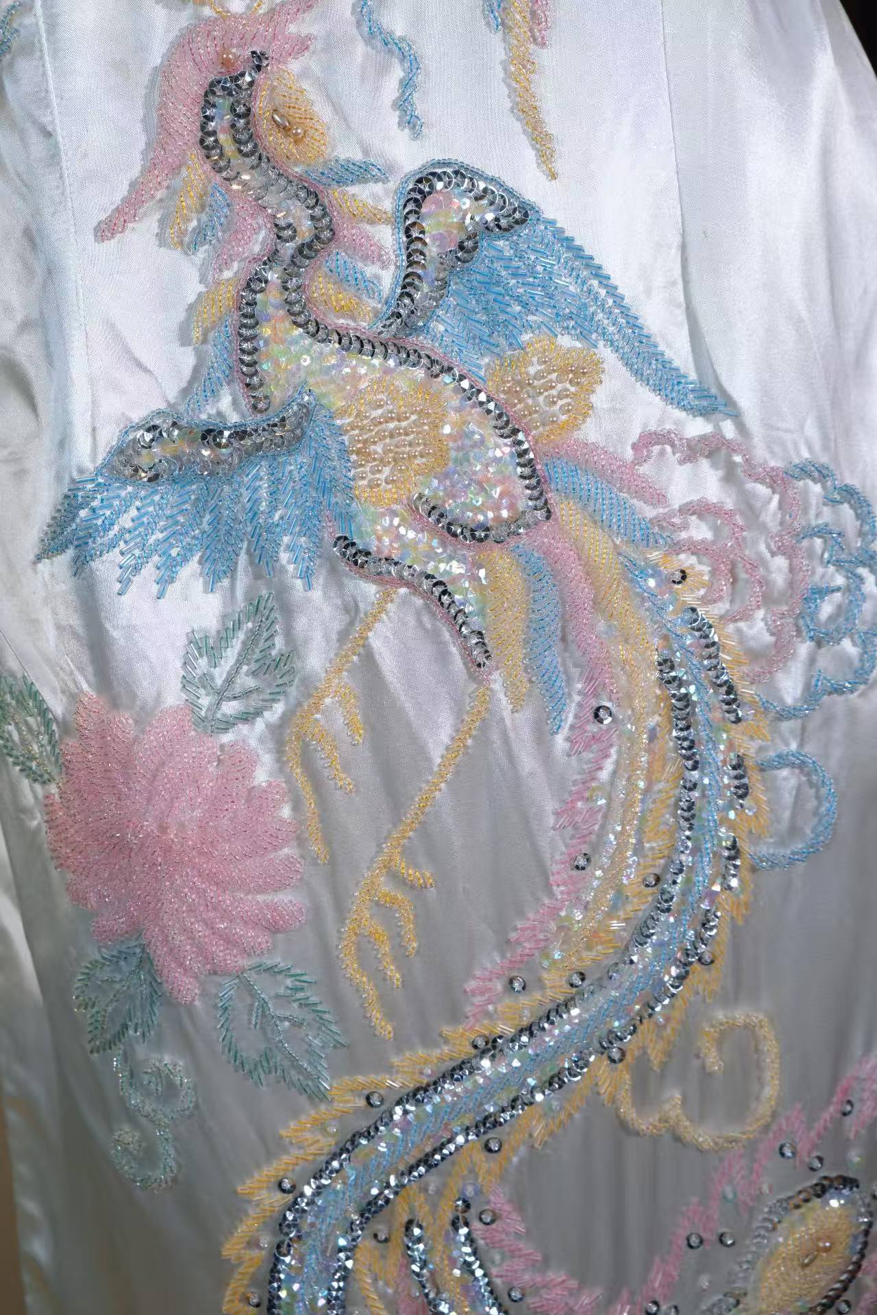 Vintage 钉珠礼服 - 六十年代香港祥云龙凤潮绣钉珠无袖礼服裙 | Vintage Beaded Dress - Auspicious Clouds, Dragon, and Phoenix: A 1960s Hong Kong Beaded "Chao" Embroidery Gown