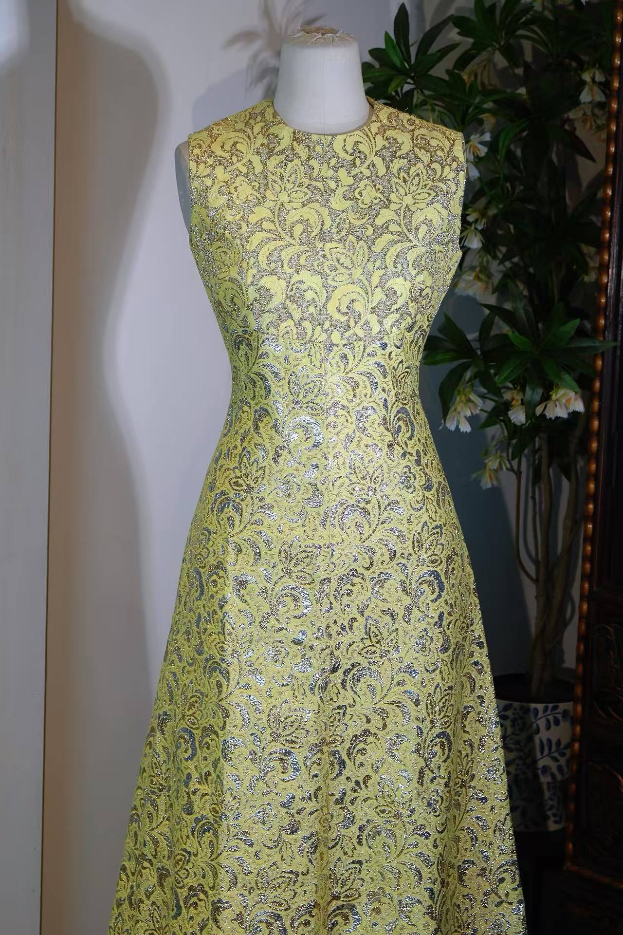 Vintage提花礼服 - 六十载织银流光：意产提花香港高定古董礼服裙 | Vintage Jacquard Dress - Silver Splendor of the Sixties: An Italian Jacquard Antique Evening Gown