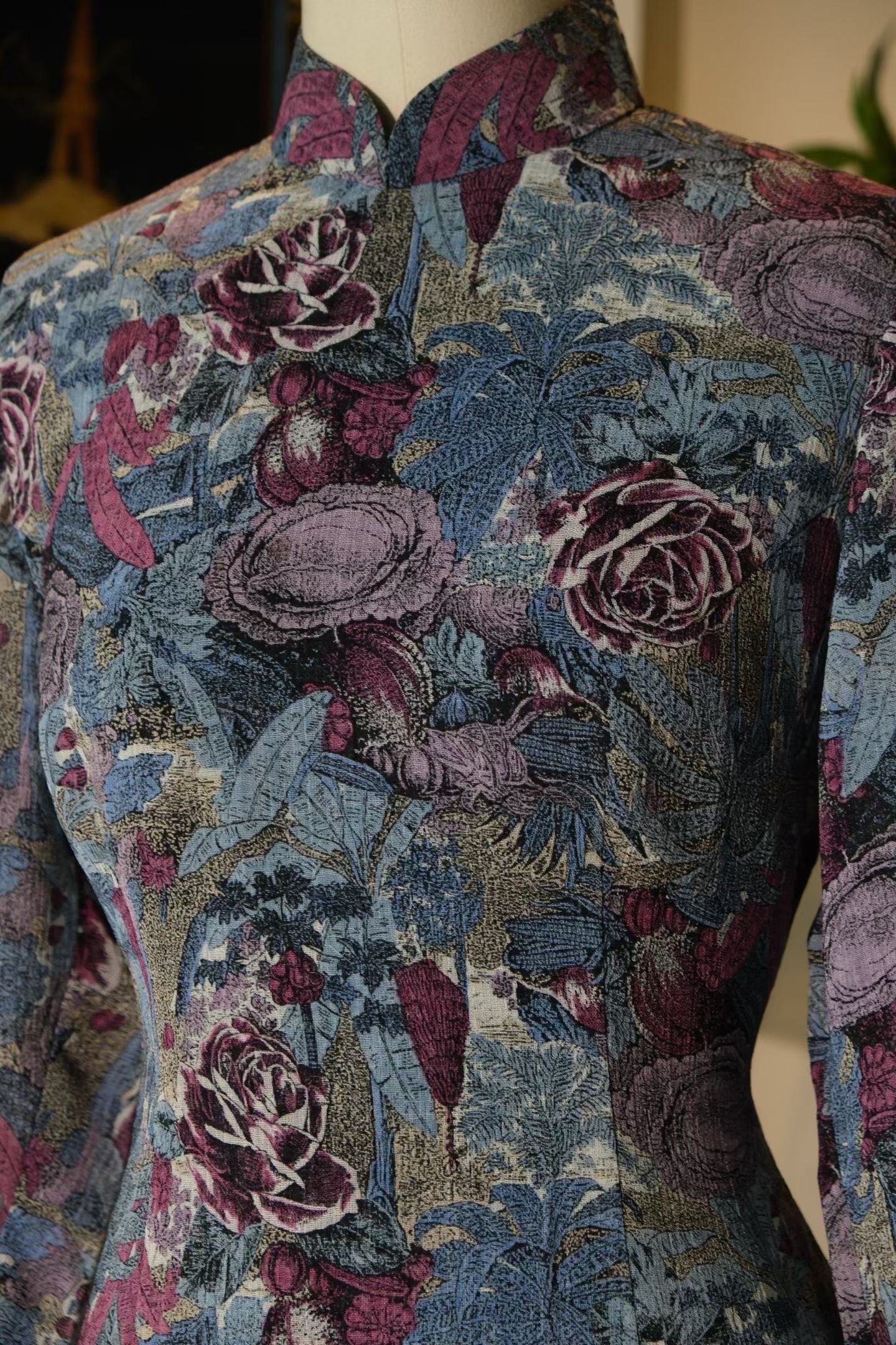 50年代 - 莫奈烟霭法国亚麻抽象香港产古董旗袍 / 1950s - Monet's Mist: A 1950s Hong Kong Vintage Qipao in Abstract Floral French Linen, Inspired by Impressionism