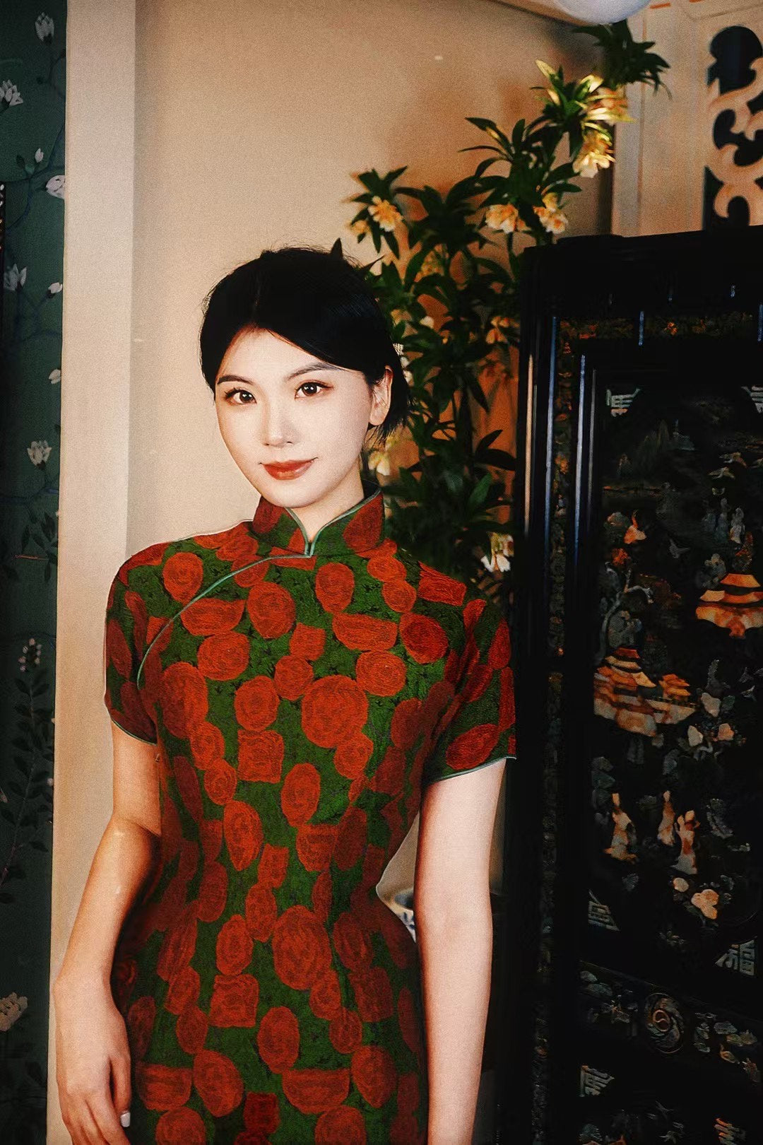 50年代 - 【烈焰蔷薇】Vintage 50s 油画玫瑰羊毛呢 线香绲港式三角腰花瓶底短旗袍 | 1950s - 【Blazing Rose】Vintage 50s Wool Felt Qipao with Oil-Paint Rose Pattern & Incense Stick Piping