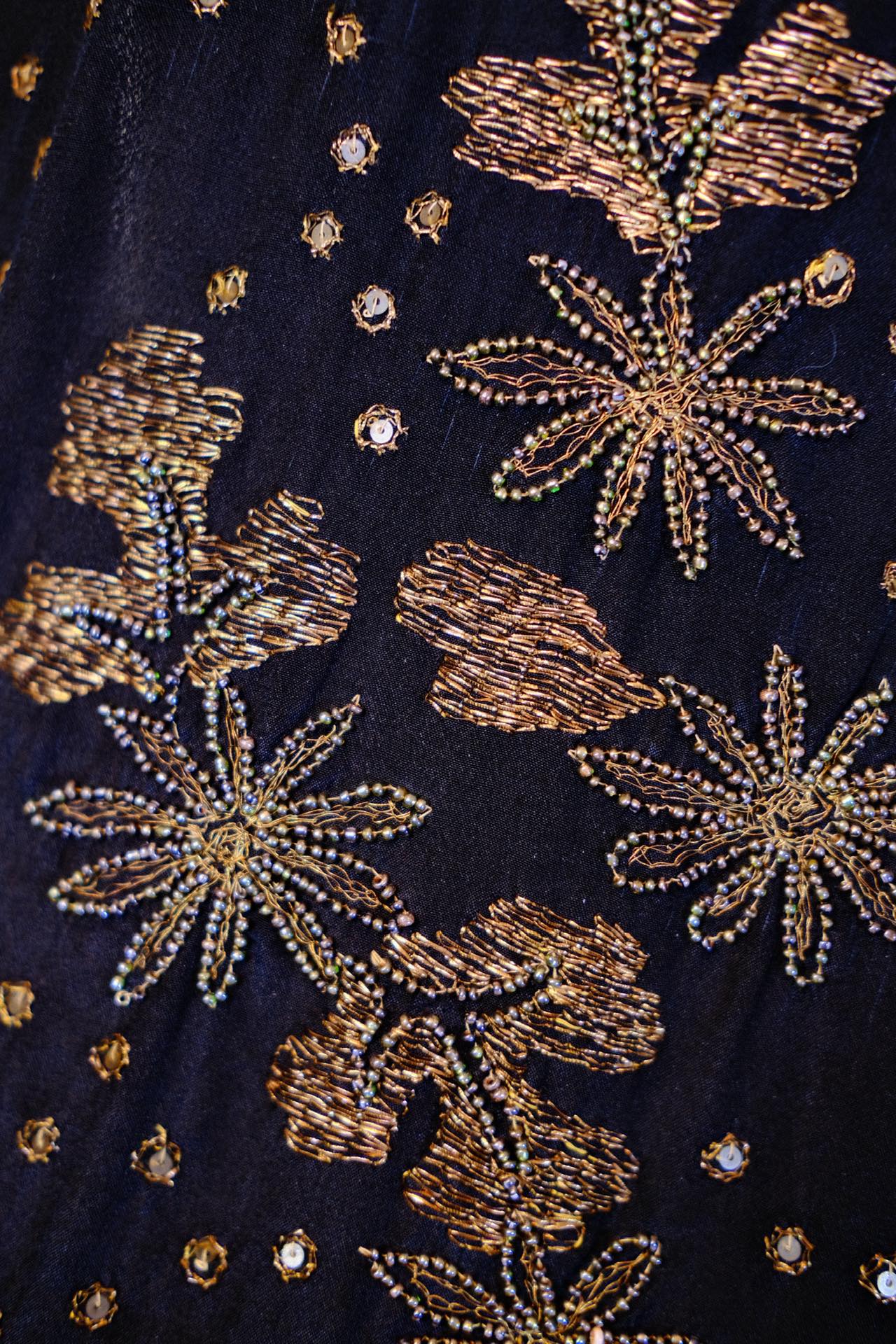 星夜流金：民国二十年代真丝法绣古董裙的“东西合璧” | Gilded Starry Night: An East-West Fusion of a 1920s Silk French-Embroidered Antique Dress