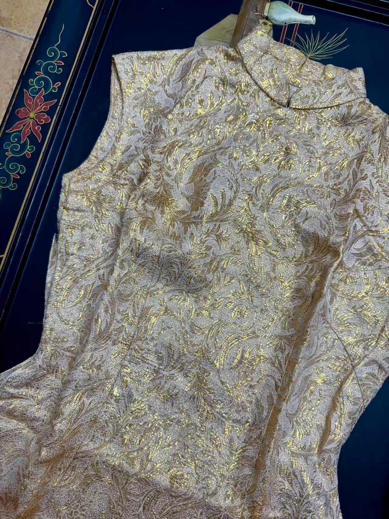 60年代 - 香江遗珍·米色织金提花浮雕缠枝莲古董旗袍 | 1960s - Hong Kong's Treasured Relic: Vintage Off-White Cheongsam with Gold Brocade Jacquard Relief Lotus