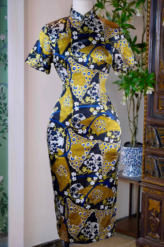 60年代 - 六十年代和风印花台湾古董旗袍：织锦上的东方美学史诗 | 1960s - A 1960s Wafuku-Print Taiwanese Antique Cheongsam: An Oriental Aesthetic Epic in Brocade