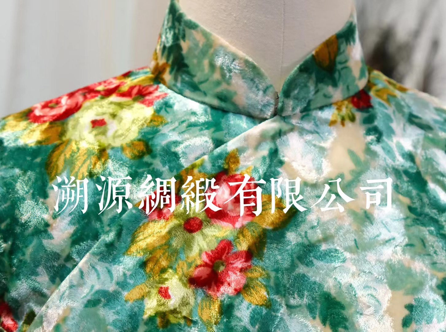 60年代 - 摩登珍藏：花样年华春风玉露翠绿红花烧花丝绒无袖港式旗袍 | 1960s - Mod Collection: Velvet Burnout Floral Sleeveless Qipao (Teal Green, Red & Gold)