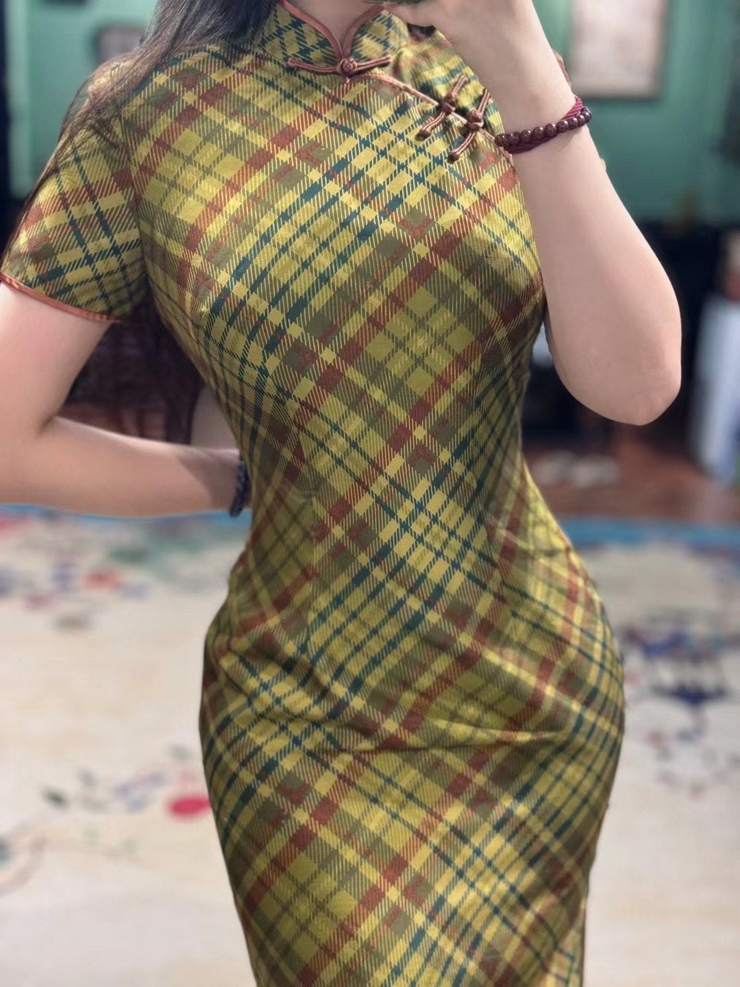 60年代 - 知性年代·橄榄格：复古港工手作一字盘口古董旗袍 | 1960s - The Olive Plaid Scholar: Vintage Hong Kong Craft 'Yizi' Frog Button Qipao