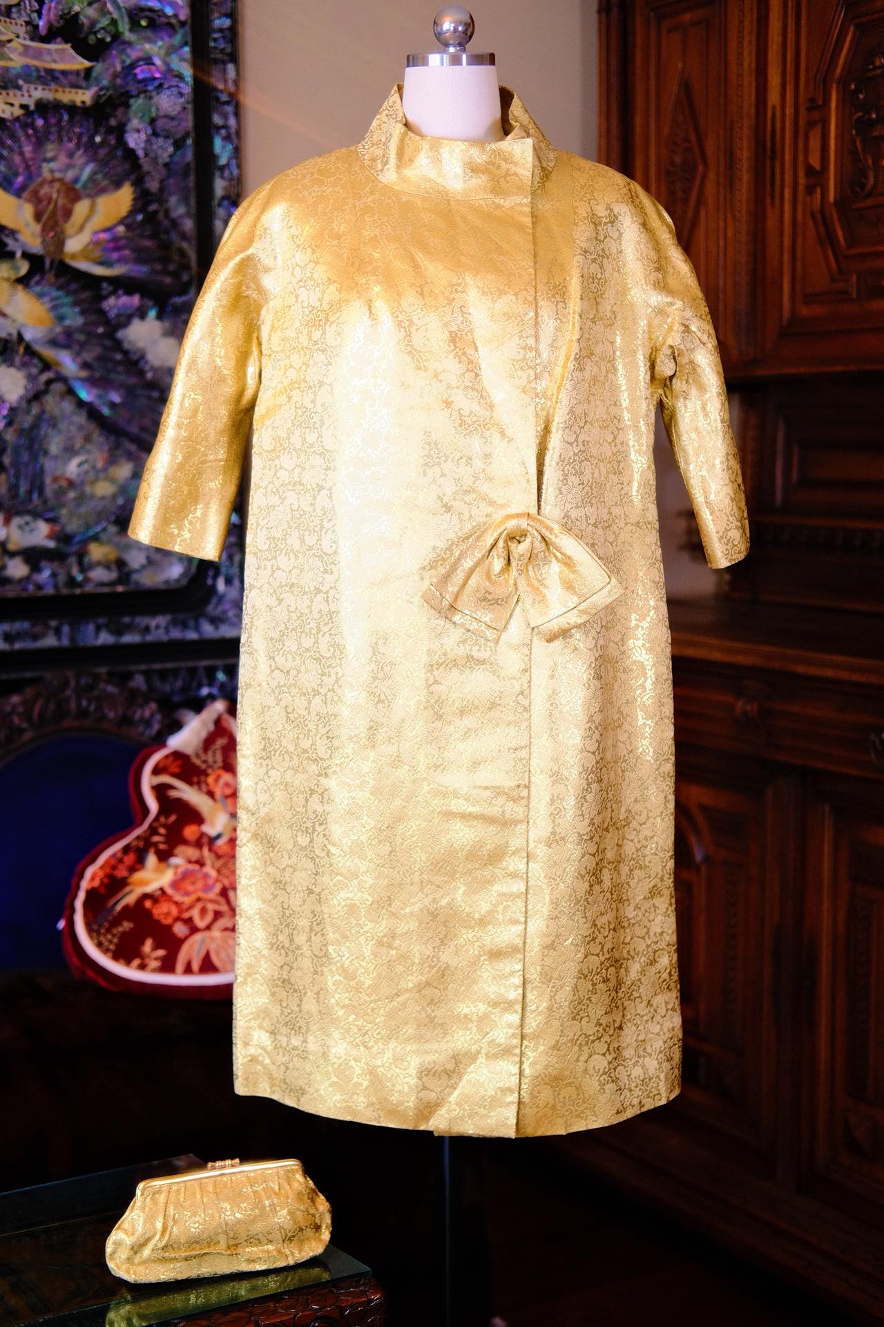 六十年代意大利织金提花三件套：Woo女士的黄金时代华章 | 1960s Italian Gold-Weft Jacquard Three-Piece Set: Ms. Woo’s Anthem of the Gilded Era