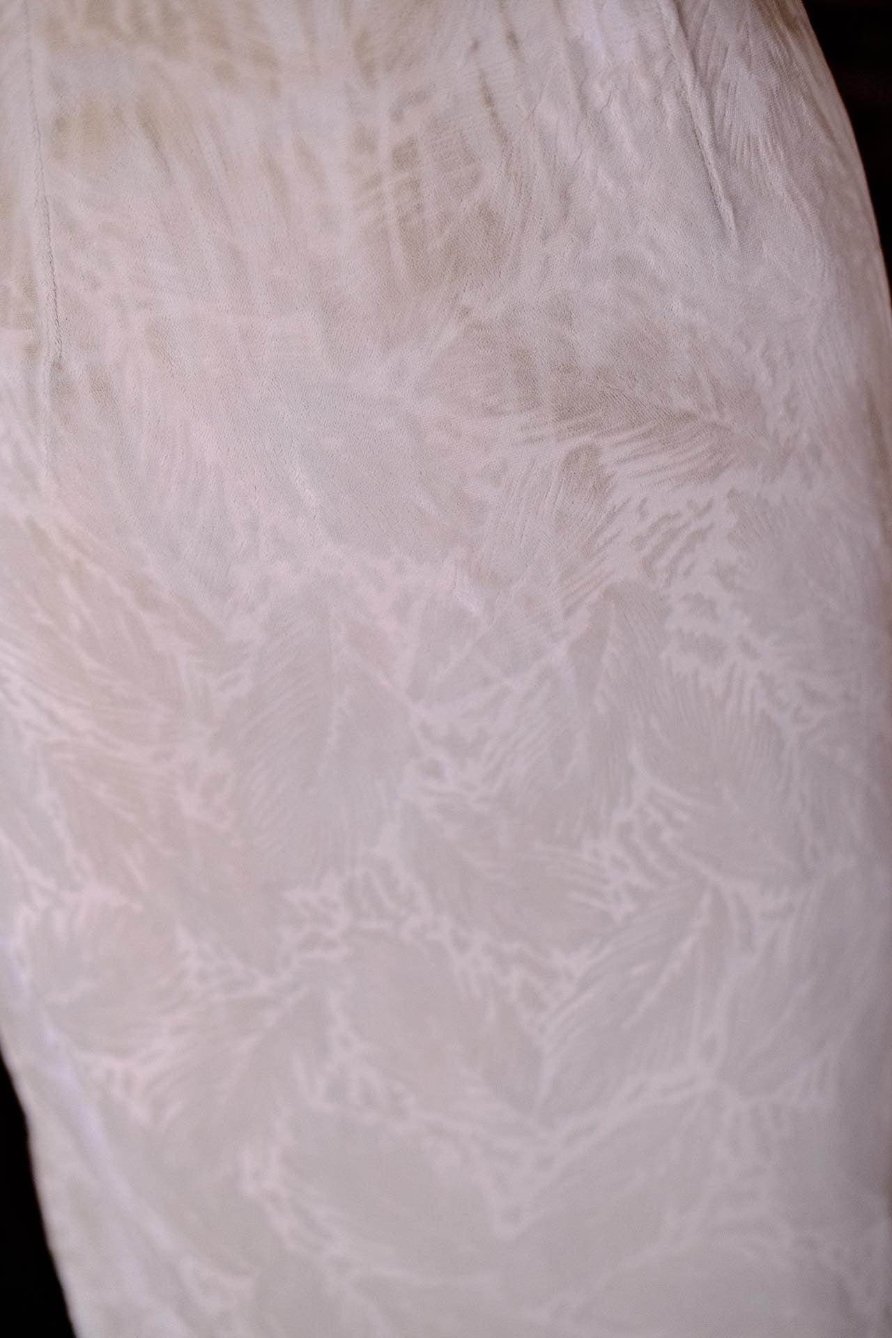 60年代 - 浅咖暗纹：真丝绒里的岁月静好 | 1960s - Light Coffee Imprinted Lines: Time’s Serenity Contained Within Silk Velvet