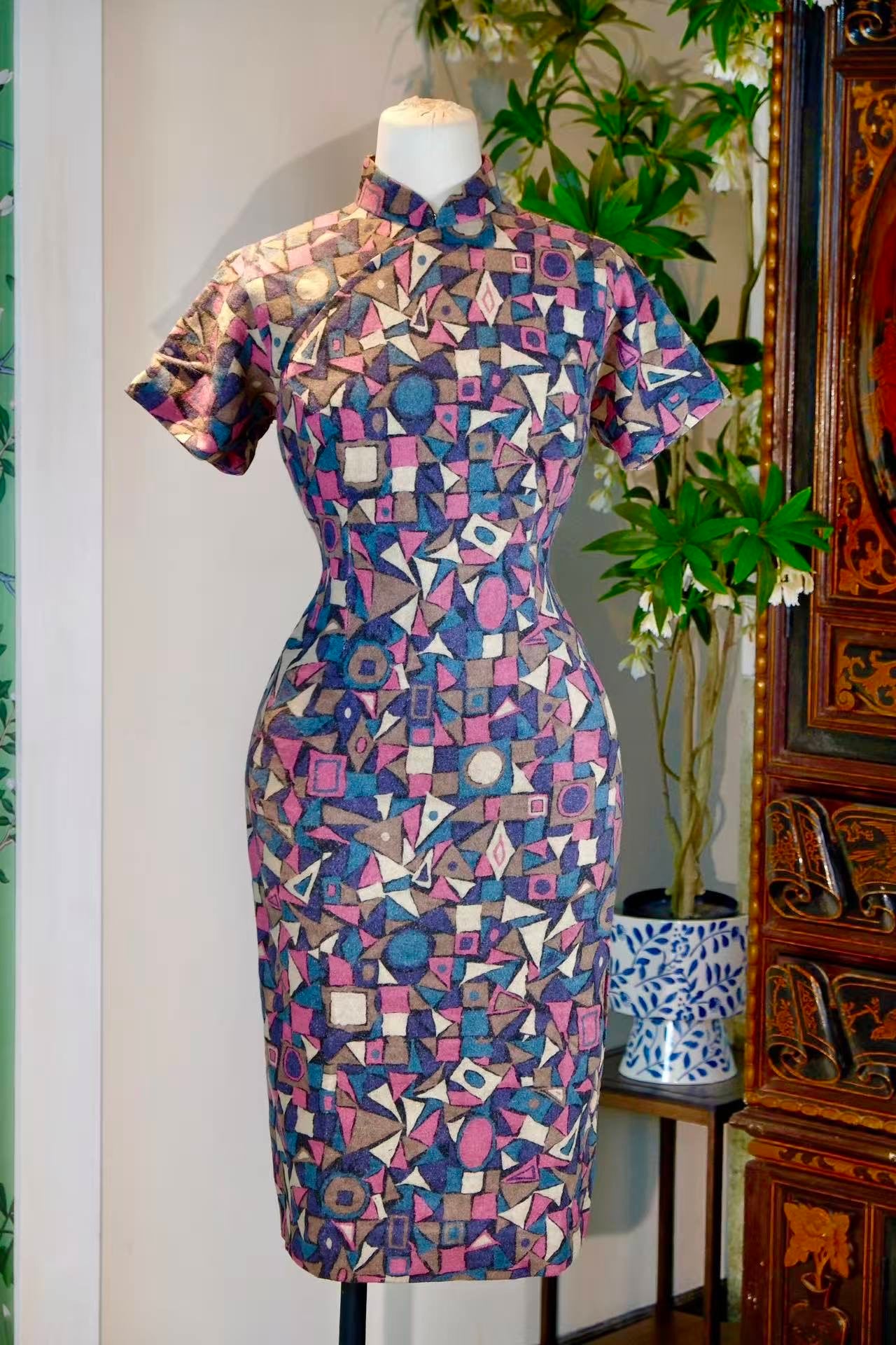 50年代 - 摩登星图·五十年代香港羊毛呢Art Deco几何印花古董旗袍 | 1950s - Modern Star Chart: A 1950s Hong Kong Vintage Cheongsam in Wool Flannel with Art Deco Geometric Print