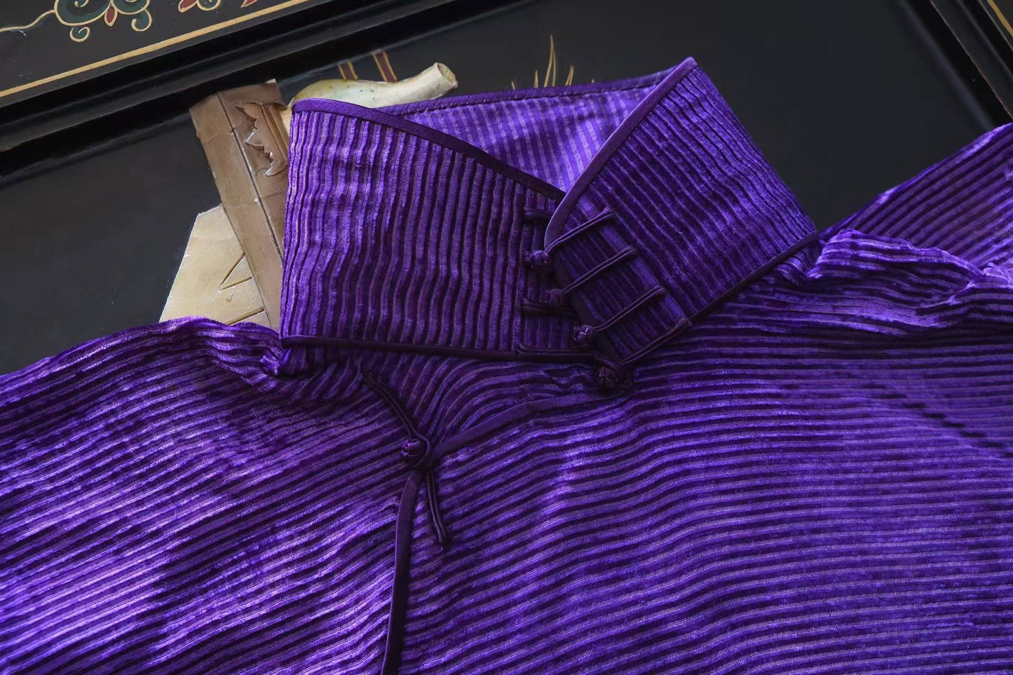 30年代 - 电光紫灯芯绒曳地旗袍：三十年代末的摩登谶语 | 1930s - Electric Purple Corduroy Floor-Length Cheongsam: A Modern Prophecy of the Late 1930s