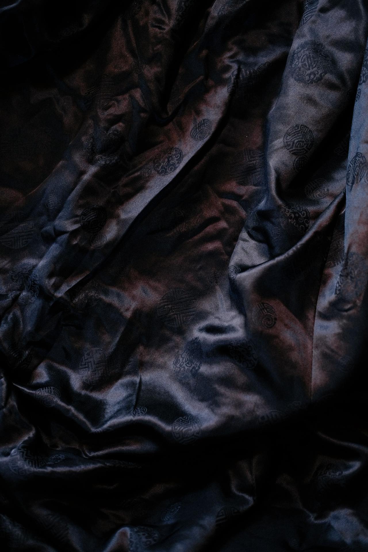 夜幕加冕：民国二十年代天鹅绒烫金大衣的“流金岁月” | Nightfall Coronation: A Study of a 1920s Velvet Gilded Coat and "Gilded Years"