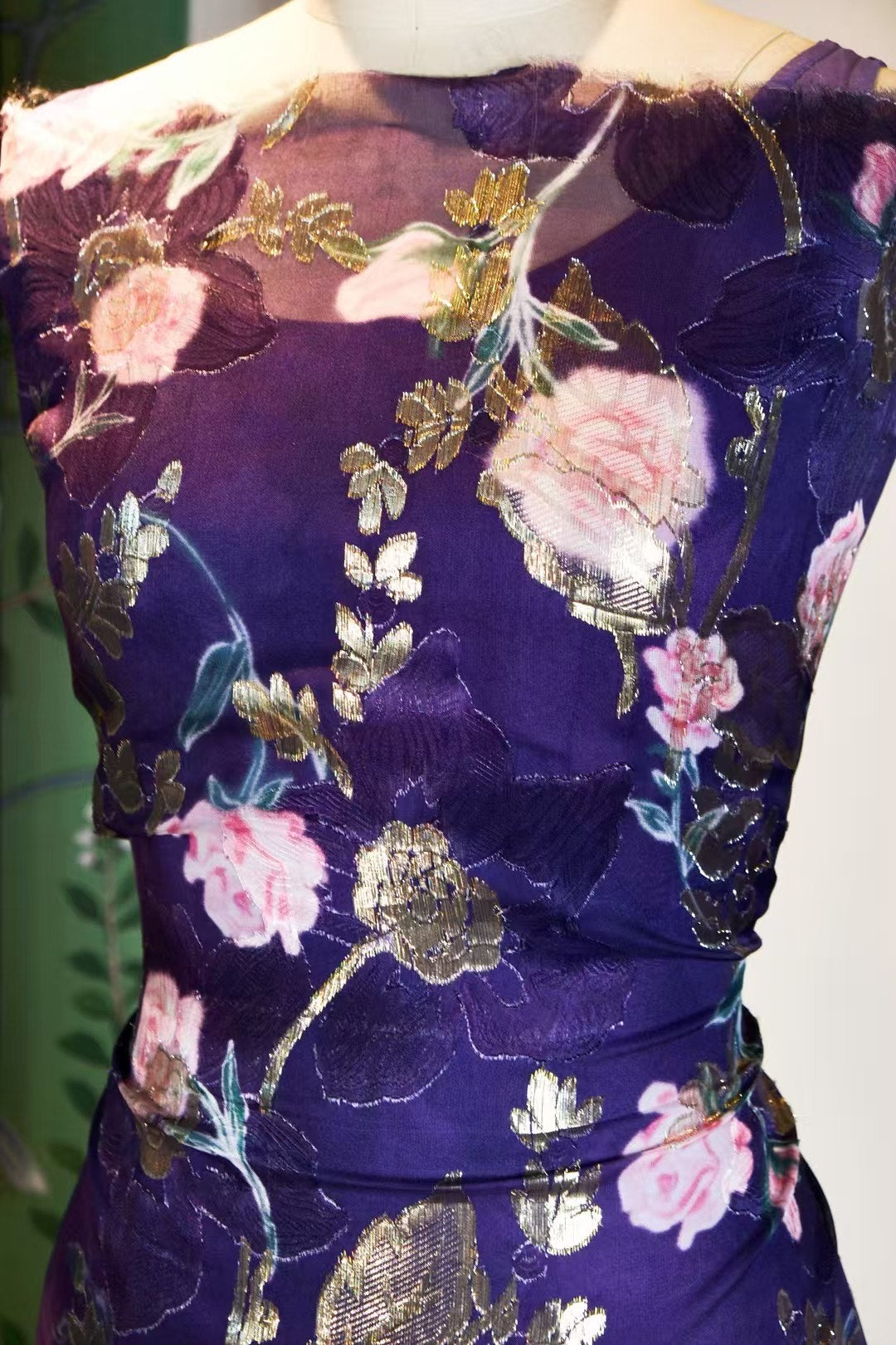 布料名 - 《极光星尘：皇家紫重工桑蚕丝——金银丝浮雕繁花艺术面料》| Fabric Name - Auroral Stardust: Royal Purple Heavyweight Mulberry Silk — Embossed Lurex Floral Art Fabric