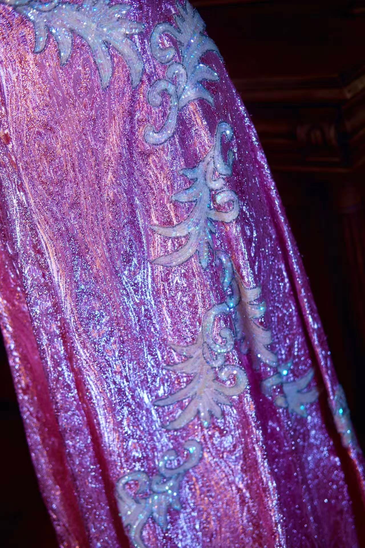 Vintage钉珠礼服 - 海上花列传：六十年代香港织金钉珠古董裙 | Vintage Beaded Dress - Flowers of the Haunted Sea: 1960s Hong Kong Vintage Gowns with Gold Brocade and Hand-Beading