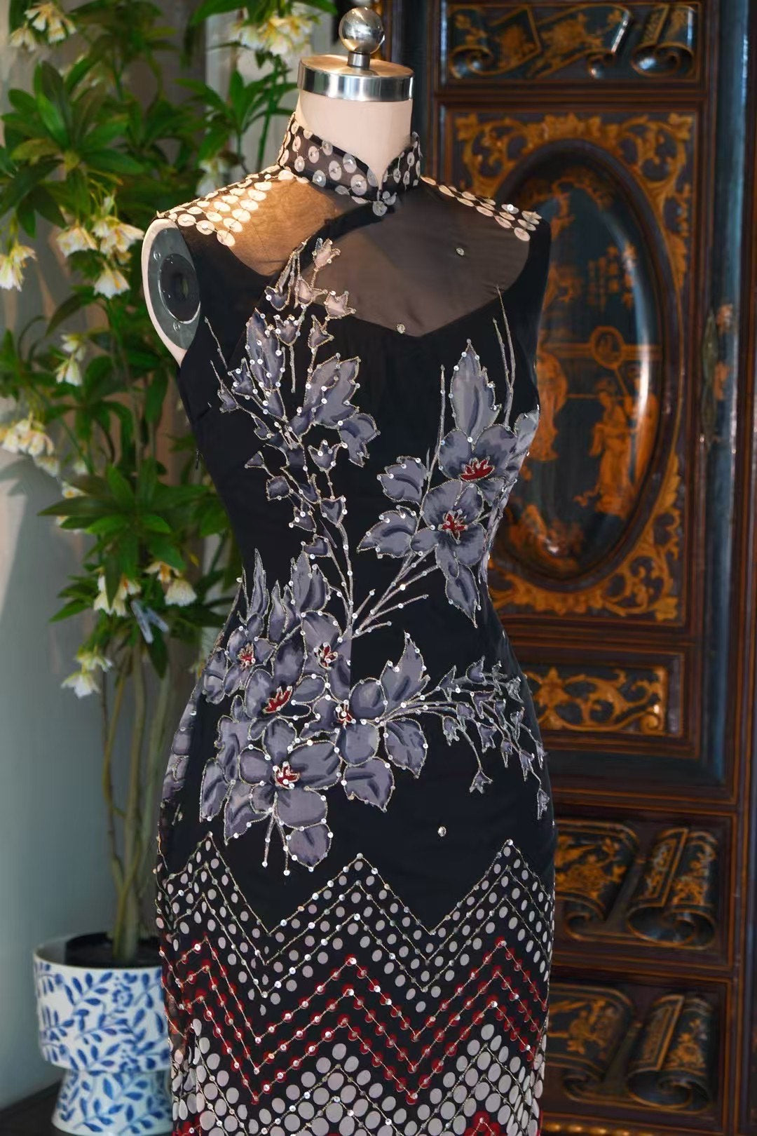 客定结缘 -  手绘幽兰珠光旗袍 | Customized Design - Hand-Painted Orchid Beaded Qipao