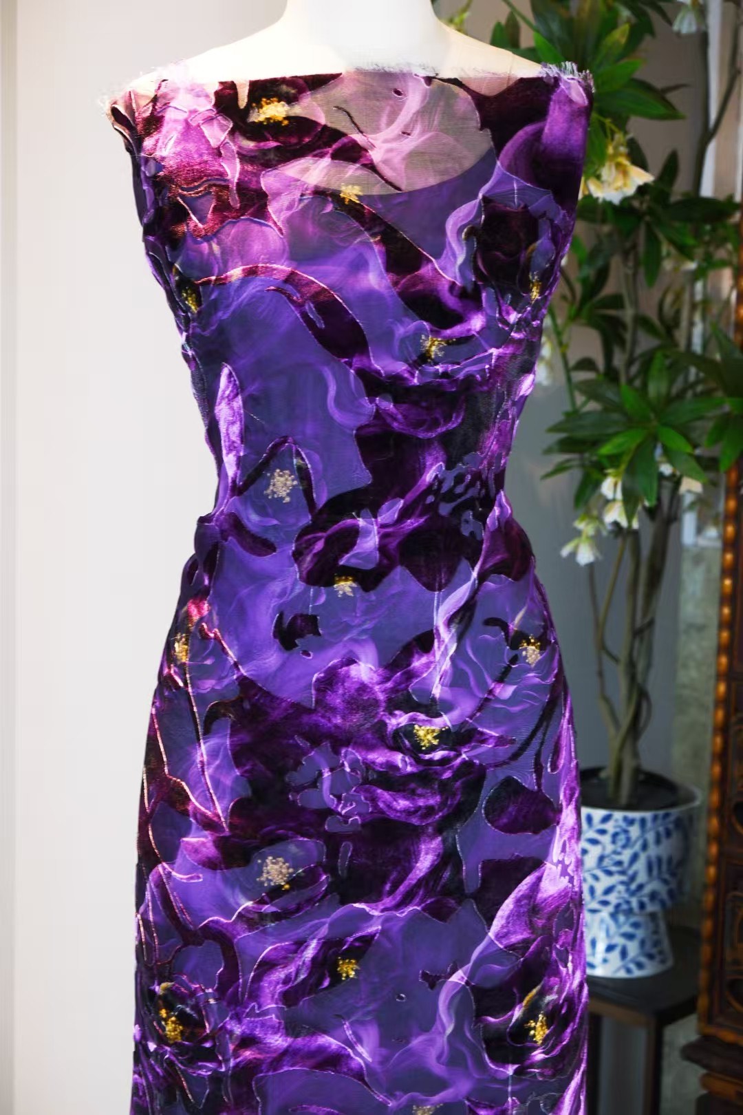 布料名 -《紫极烟岚·金屑浮光》—— 高级定制纯丝艺术面料 | Fabric Name - “Imperial Violet Mist: Floating Gold Dust” — Haute Couture Pure Silk Artistry Fabric.