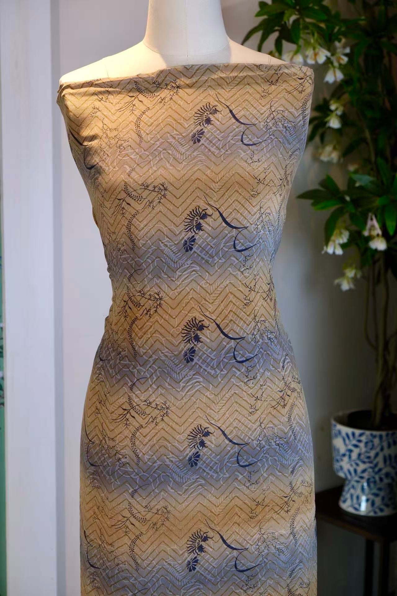 布料名 - 疏影寒潭 · 灰金渐变菱格草木纹——重磅真丝艺术面料 | Fabric Name - Shadows Over Cold Waters: Ash-Gold Gradient Chevron with Botanical Motifs – Heavyweight Mulberry Silk Art Fabric