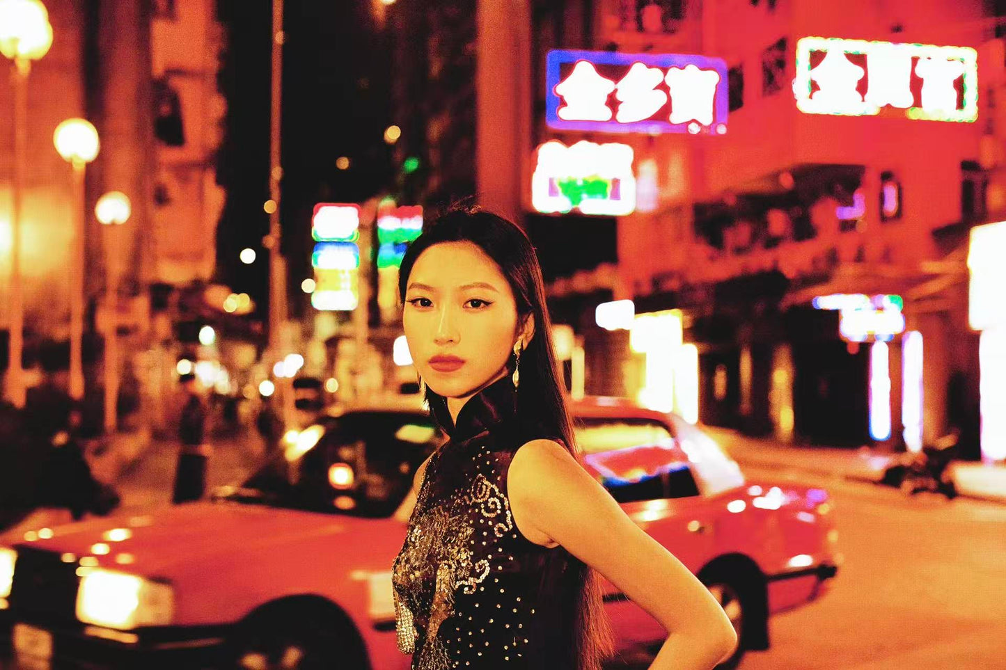 60年代 - 夜霓虹·黑缎银珠潮绣龙凤呈祥古董旗袍 | 1960s - Neon Night: Vintage Cheongsam in Black Satin with Silver Pearl Chao Embroidery of the Dragon & Phoenix