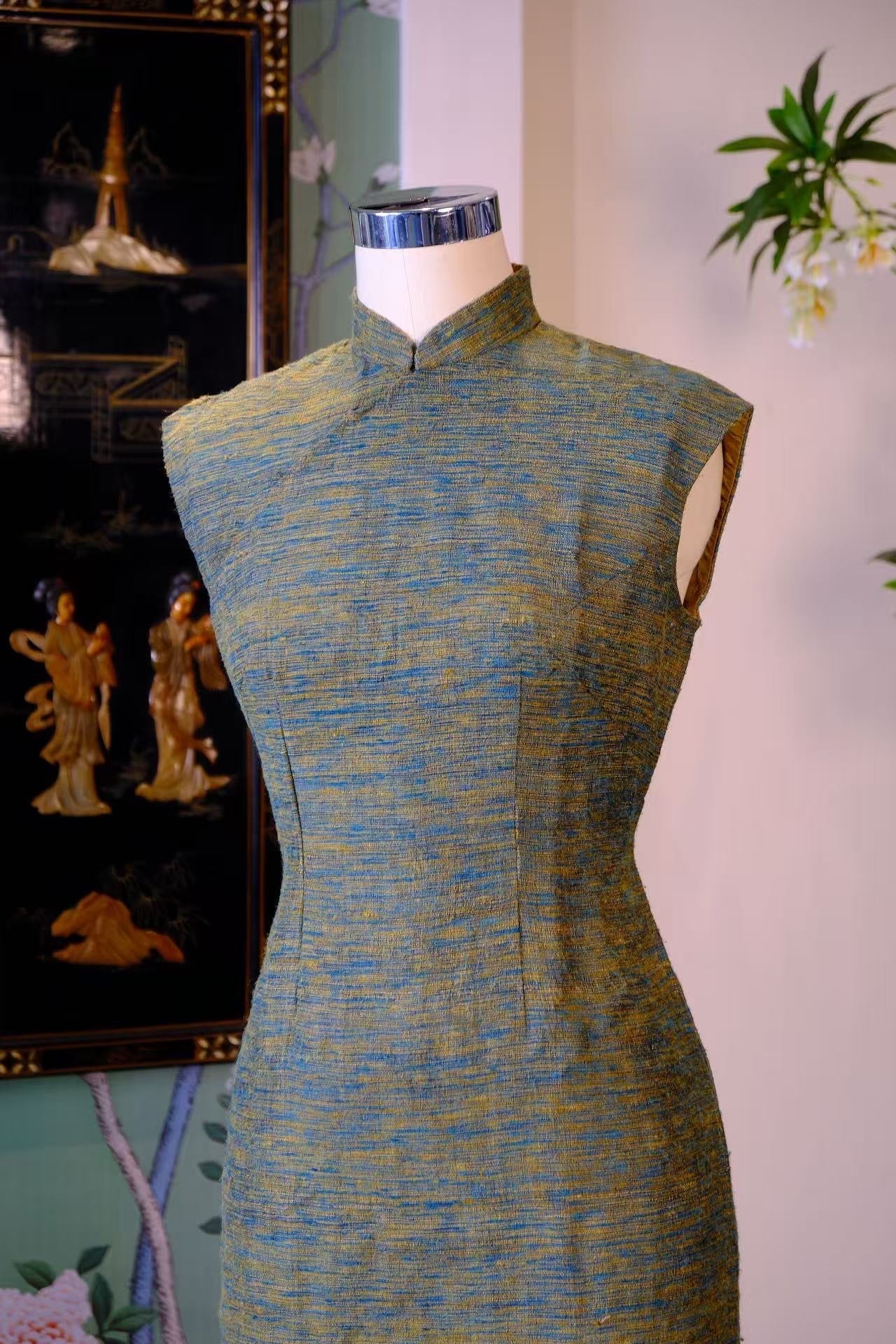 60年代 - 【山海青黛】Vintage 60年代 青金沙色肌理无袖极简旗袍 | 1960s - 【Jade & Gold Shimmer】Vintage 60s Sleeveless Qipao with Teal-Gold Slub-Effect Texture