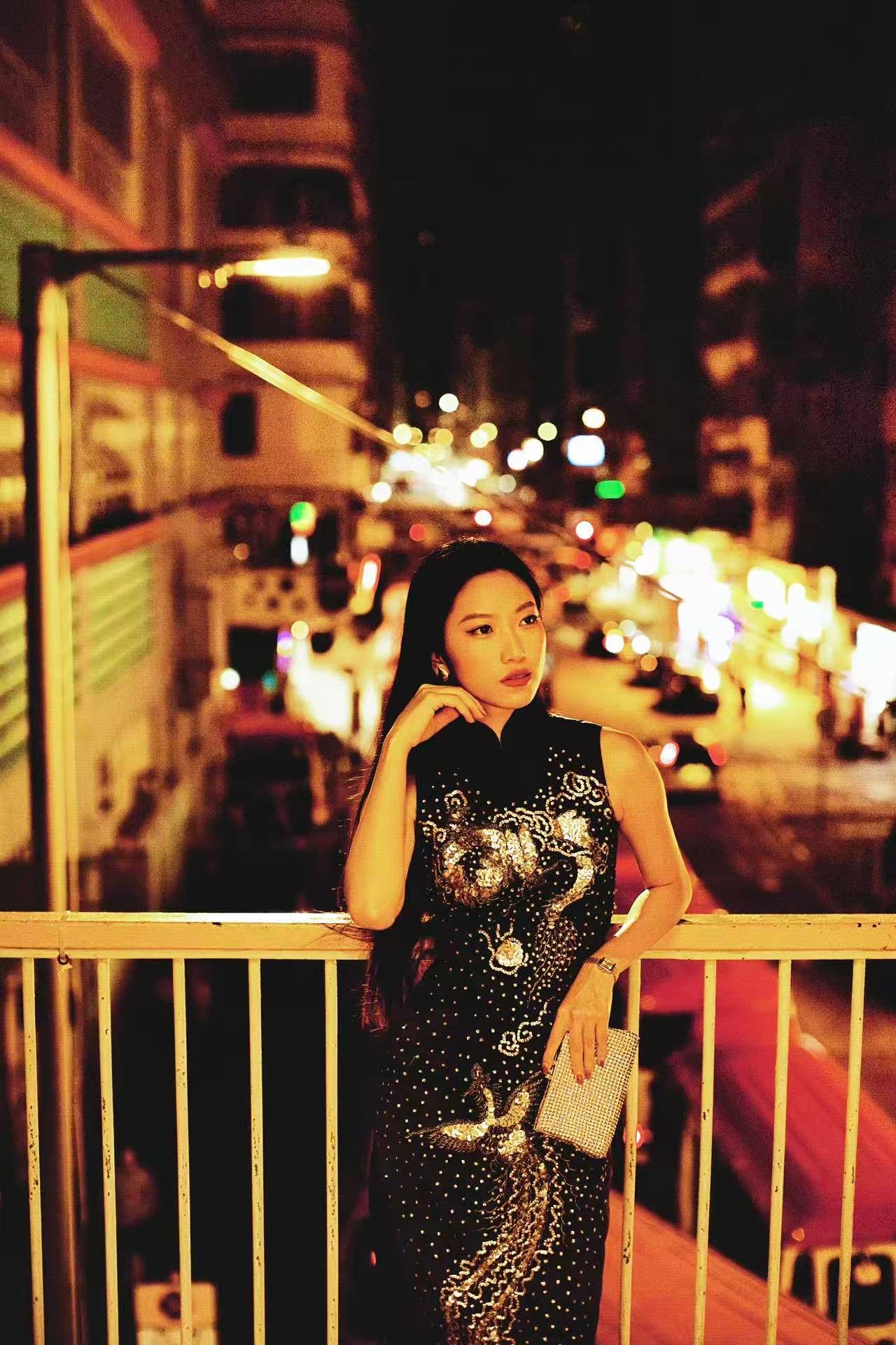 60年代 - 夜霓虹·黑缎银珠潮绣龙凤呈祥古董旗袍 | 1960s - Neon Night: Vintage Cheongsam in Black Satin with Silver Pearl Chao Embroidery of the Dragon & Phoenix