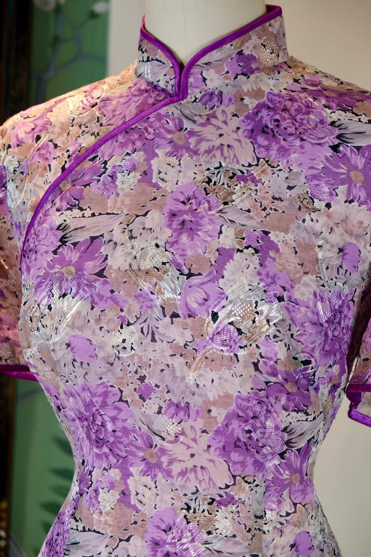 60年代 - 星点落英·六十年代台湾雪纺提花银线郁金香暗纹古董旗袍 | 1960s - Stardust Petals: A 1960s Taiwanese Vintage Cheongsam with Chiffon Jacquard, Silver-Thread Tulip Motif