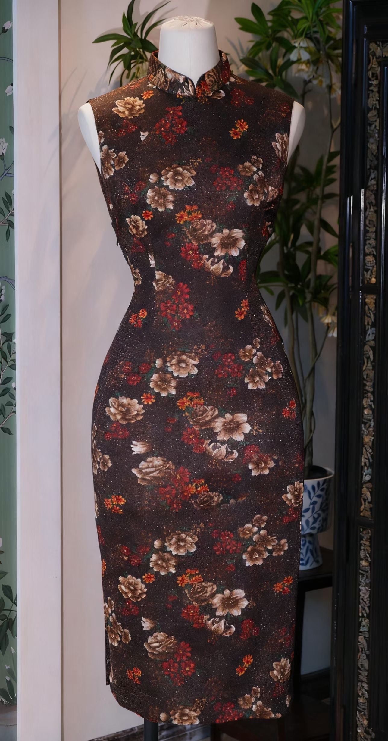 60年代 -「夜幕繁花」：六十年代台湾产满织银咖啡地繁花古董旗袍 / 1960s - "Midnight Blossoms": A 1960s Taiwanese Vintage Qipao with Full Lurex-Woven Dark Floral Print