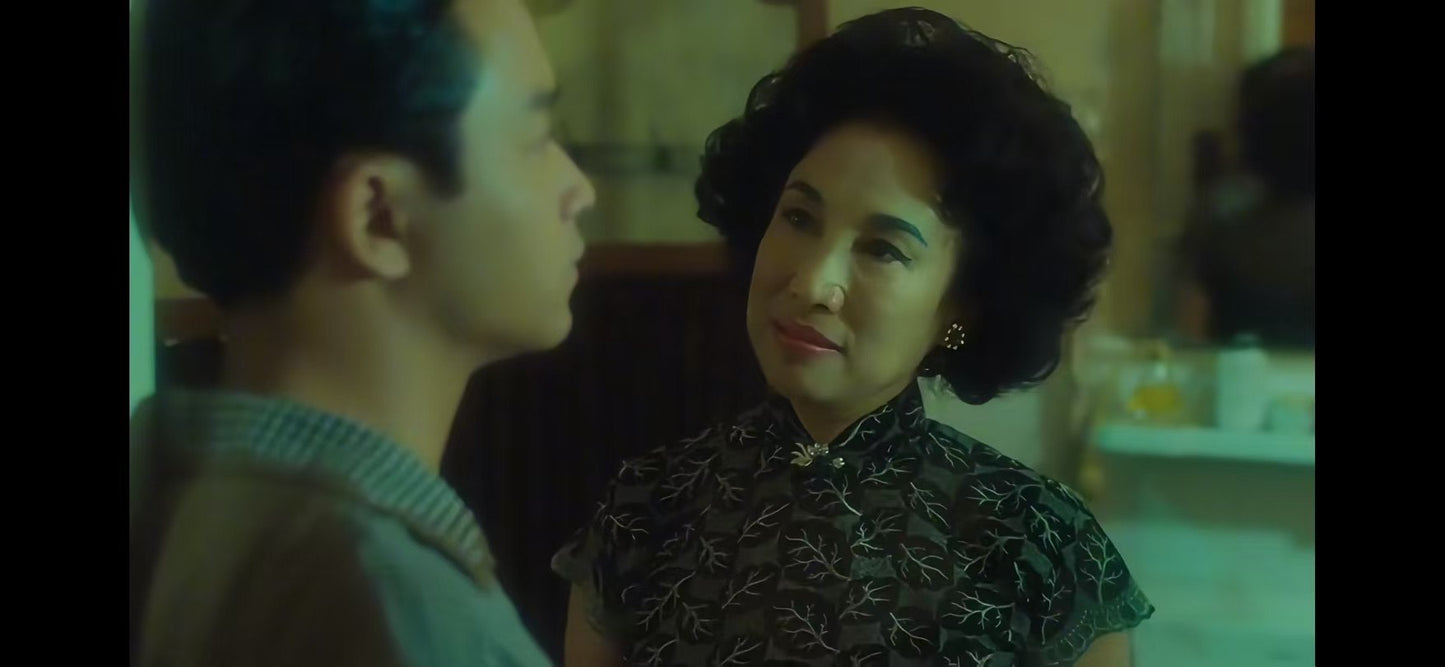 60年代 - 旧日风华：Vintage 潘迪华女士《阿飞正传》戏服同款红底枯叶纹古董旗袍 / 1960s - Echoes of Cinema: Vintage 'Days of Being Wild' Pan Di Hua Costume-Identical Red Maple Leaf Antique Cheongsam