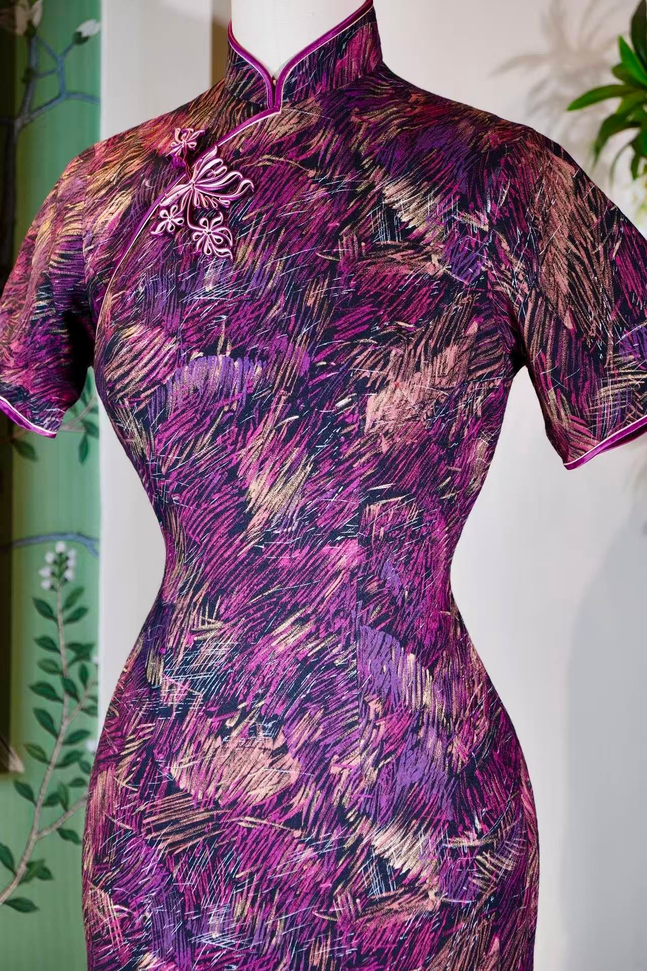 50年代 - 紫陌凝香：五十年代香港抽象油画旗袍 | 1950s - Fragrance Congealed on Purple Paths: 1950s Hong Kong Abstract Oil Painting Cheongsam