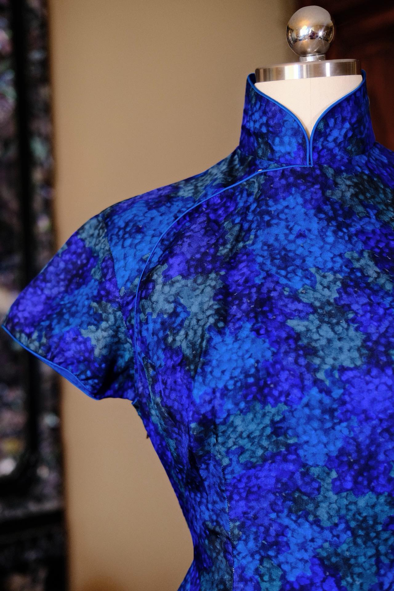 50年代 - 蓝紫幻境：斜纹真丝上的油画诗篇 | 1950s - Violet Mirage: An Impressionist Poem Rendered on Twill Silk
