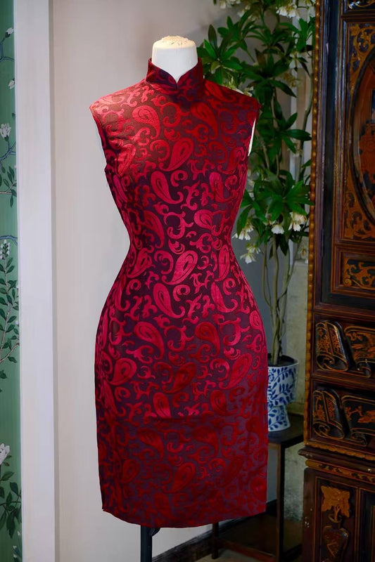 60年代 - 上世纪六十年代香江提花织锦旗袍 | 1960s - 1960s Hong Kong Jacquard Brocade Qipao: A Modern Symphony of Oriental Grace