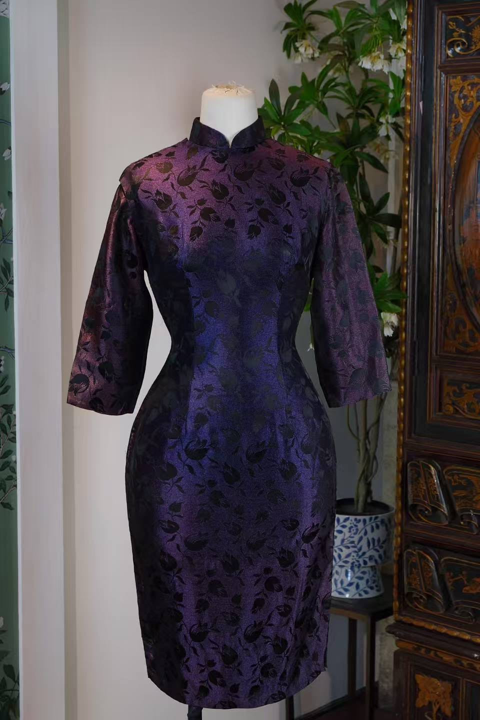60年代 - 紫金幻色·六十年代香港提花织金渐变古董旗袍 | 1960s - Phantom Purple &amp; Gold: 1960s Hong Kong Gold-Jacquard Gradient Antique Qipao