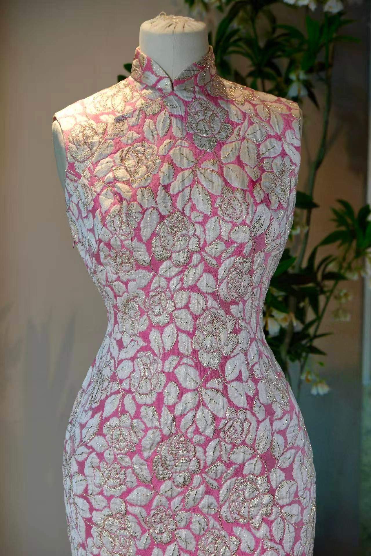 60年代 - 意大利进口玫瑰织金提花古董港式旗袍 | 1960s - A Vintage 1960s Hong Kong Cheongsam with Italian Imported Gold Brocade Rose Jacquard