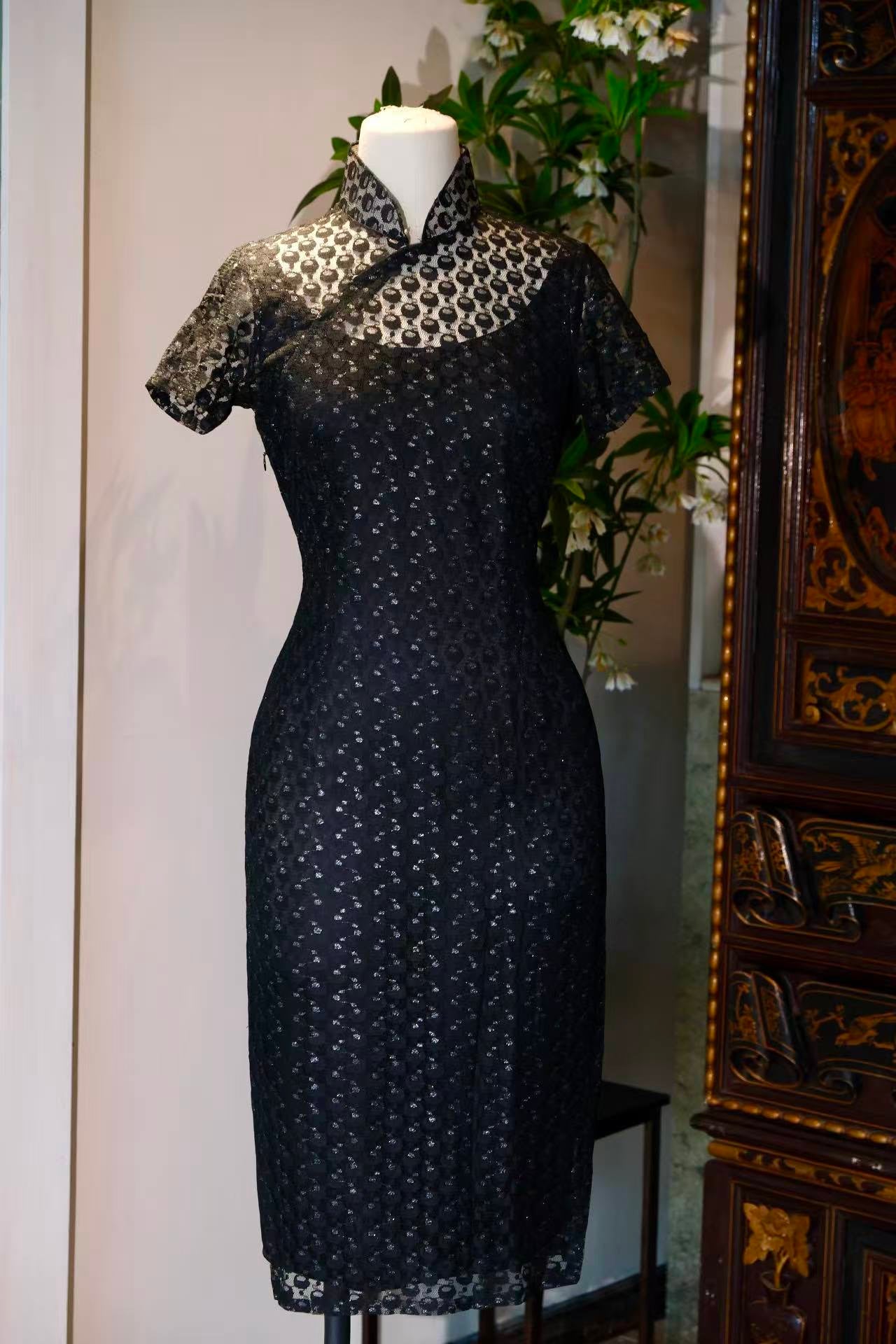 50年代 - 香江旧梦——上世纪五十年代香港Lamè植入金属蕾丝旗袍 | 1950s - A Glimpse of Old Hong Kong: The Eternal Poem of the 1950s Lamé and Metal Lace Cheongsam